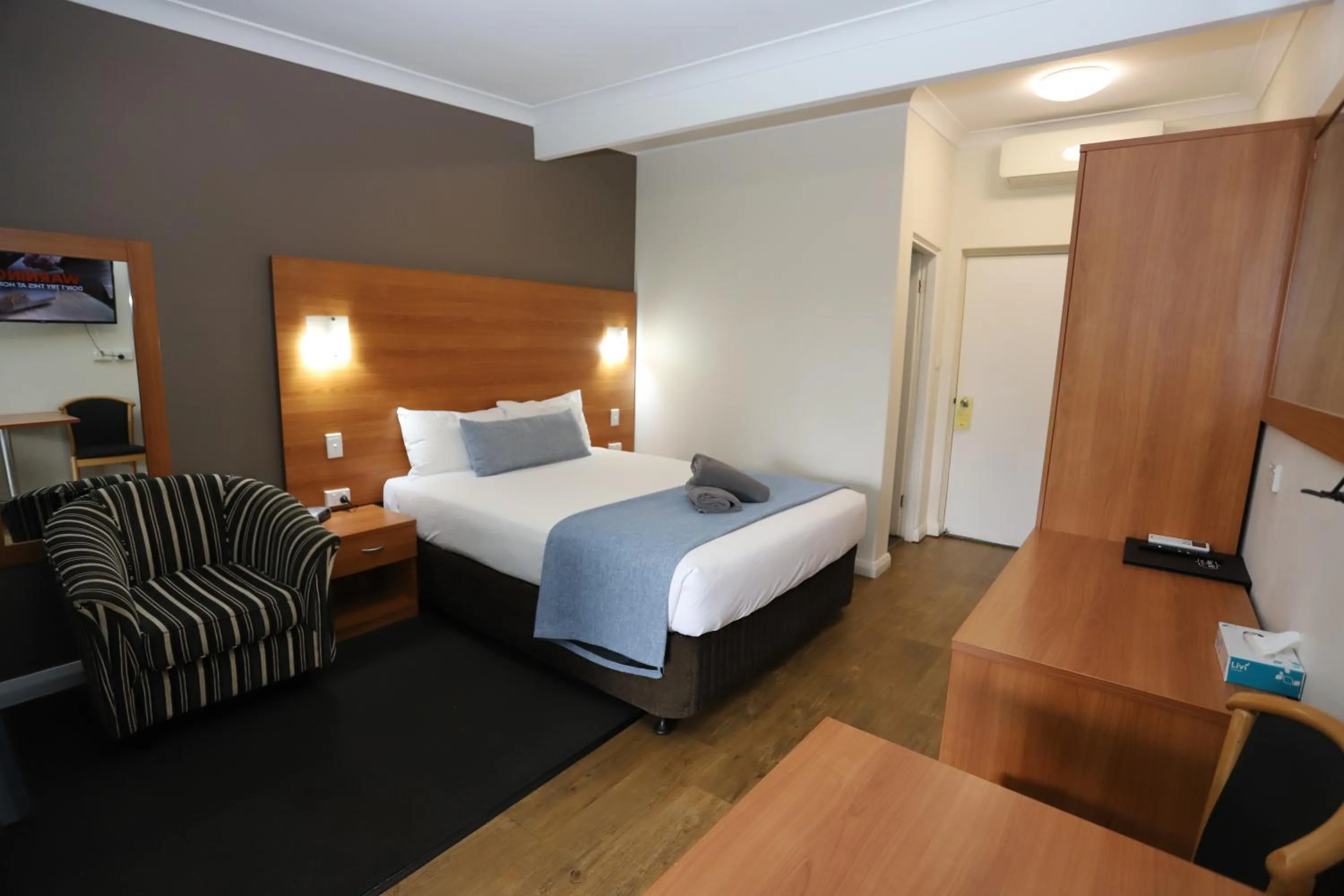 Bed in Sleepy Hill Motor Inn