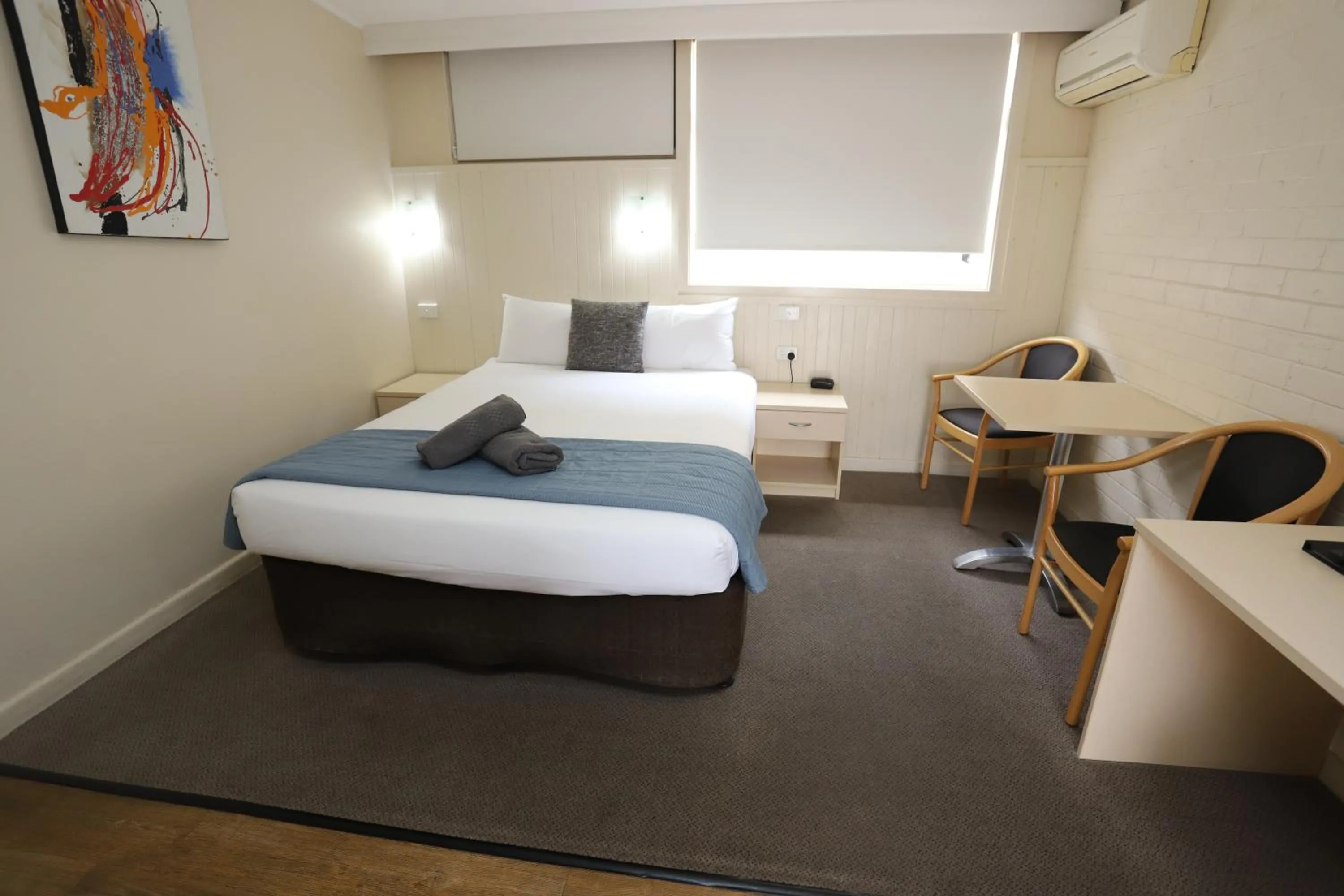 Photo of the whole room, Bed in Sleepy Hill Motor Inn