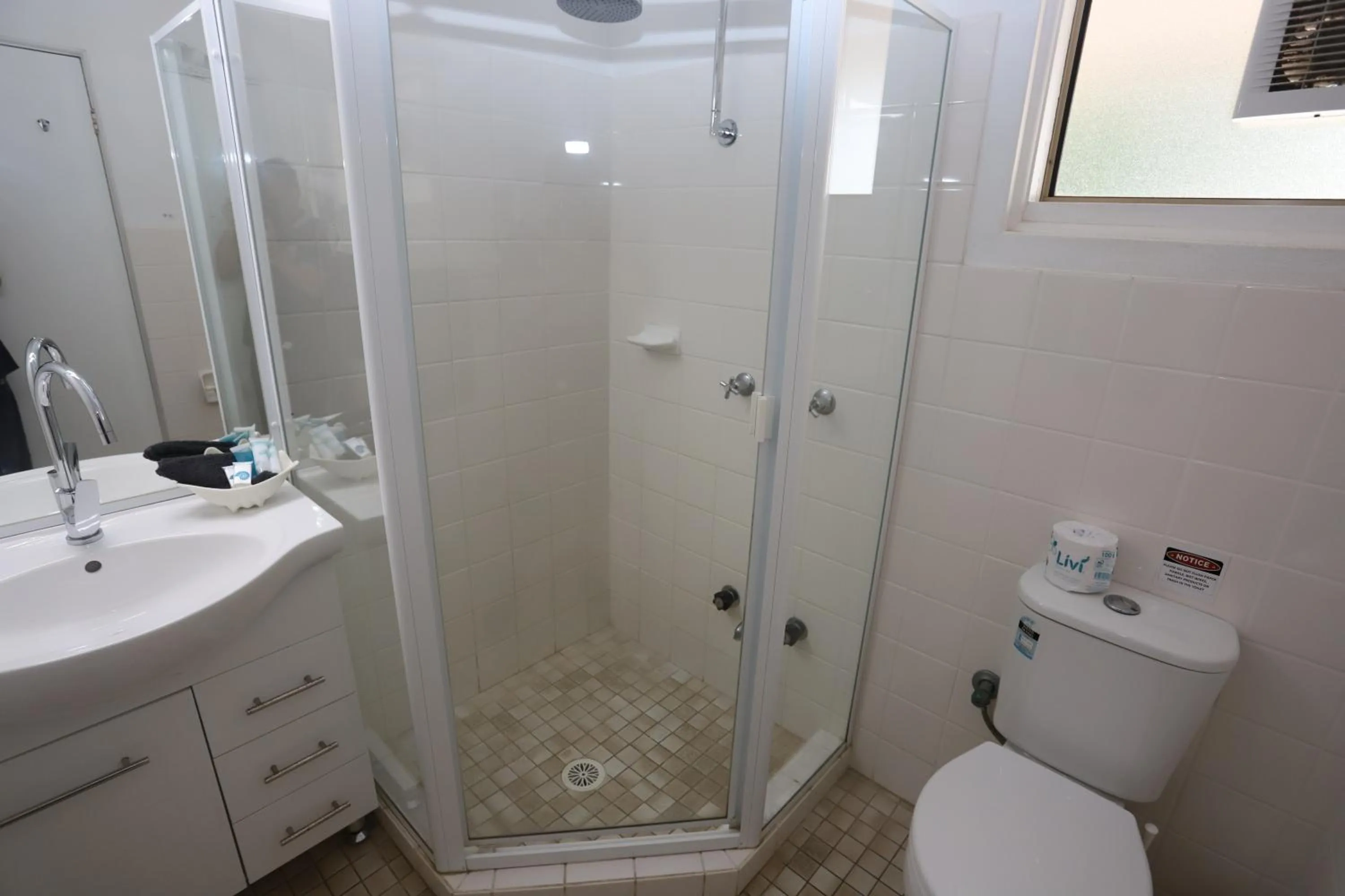 Shower in Sleepy Hill Motor Inn