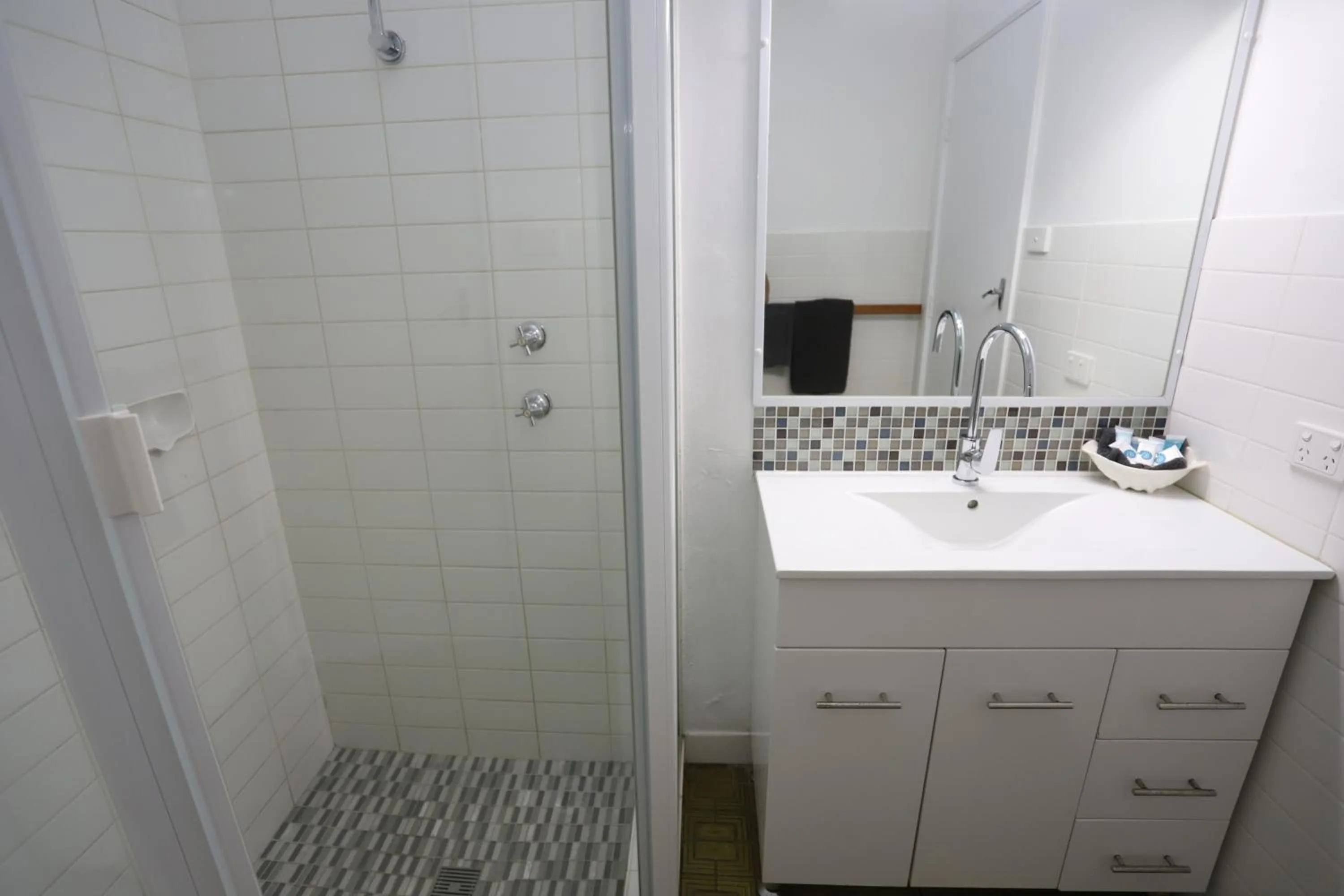 Bathroom in Sleepy Hill Motor Inn