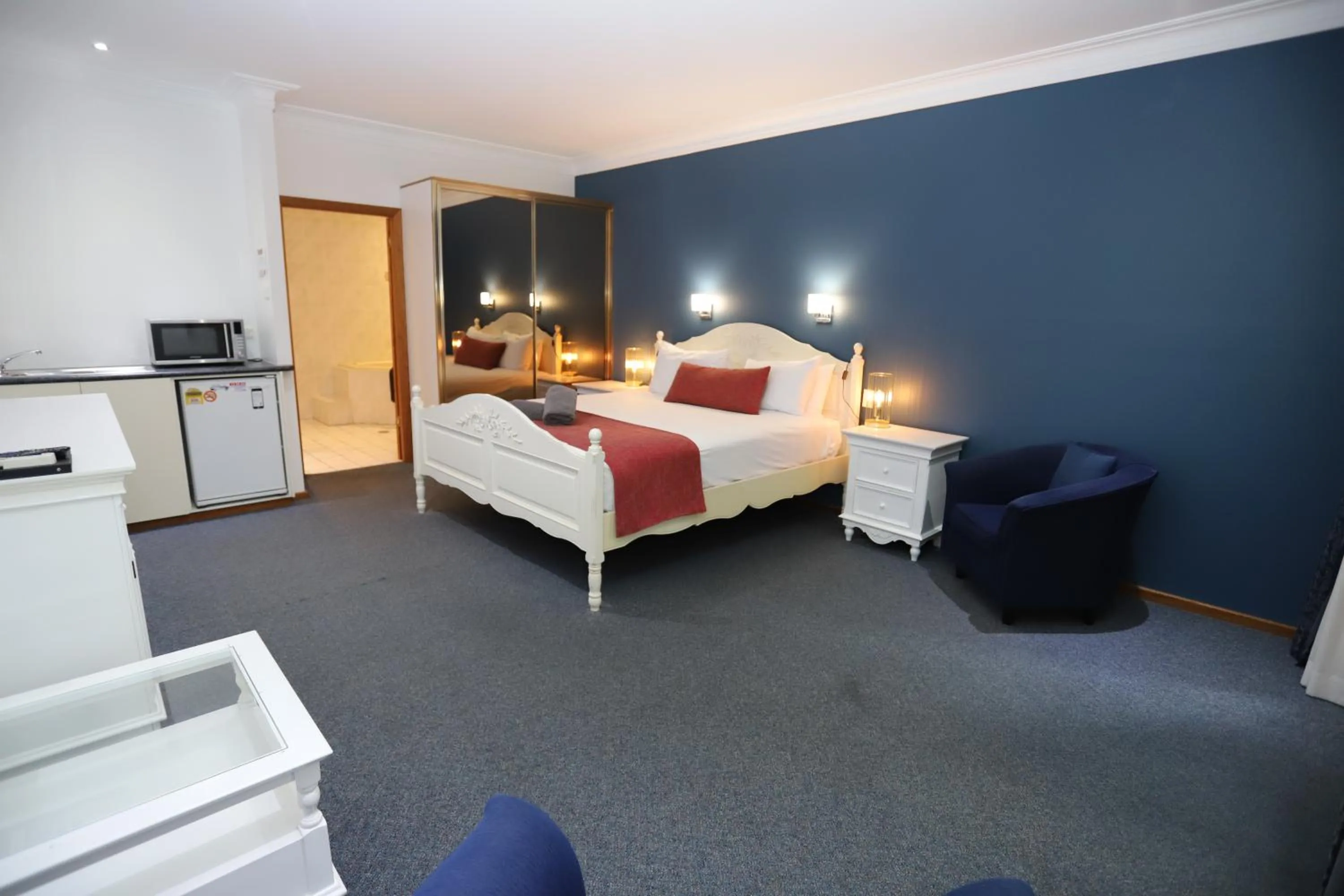 Bed in Sleepy Hill Motor Inn