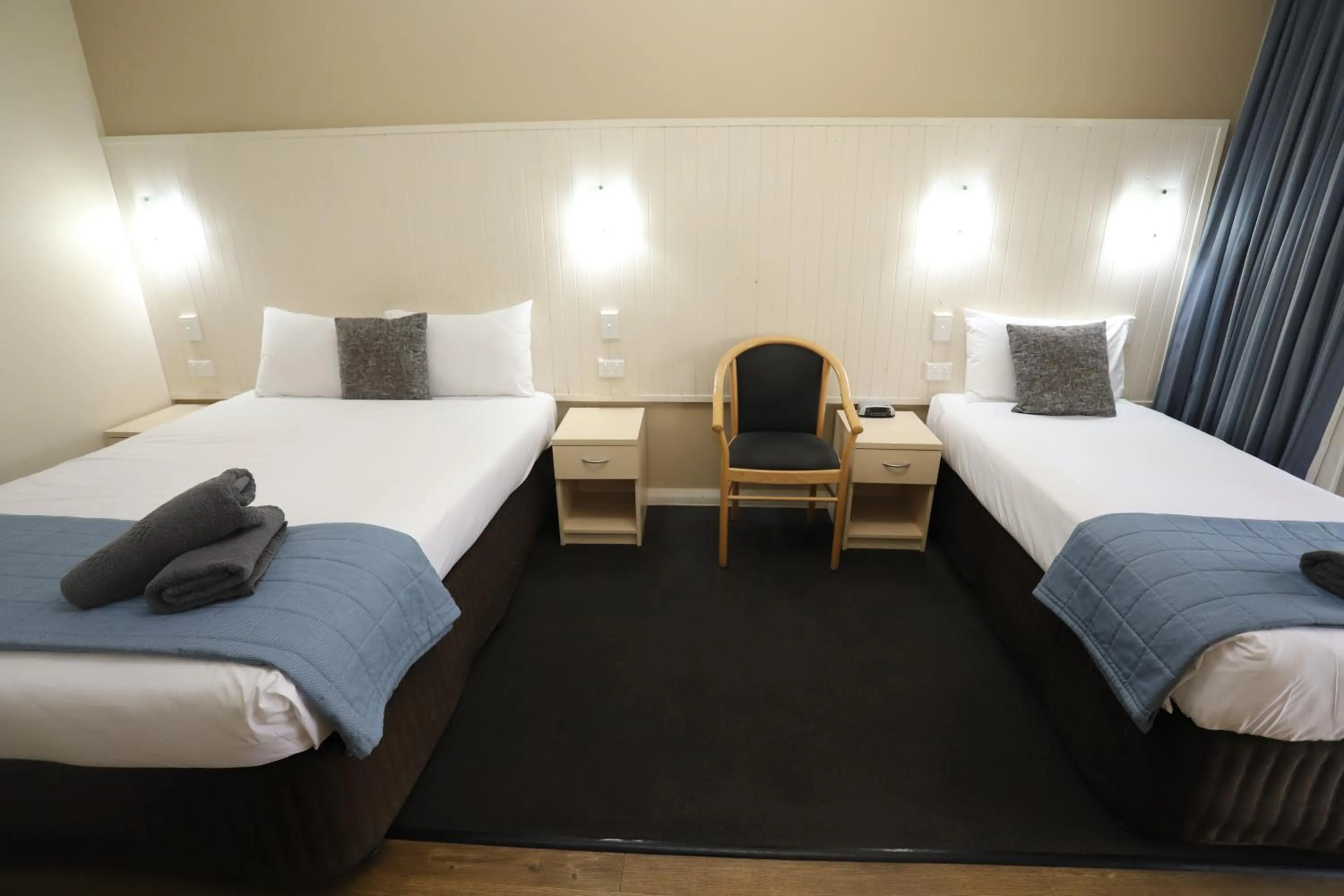 Bed in Sleepy Hill Motor Inn