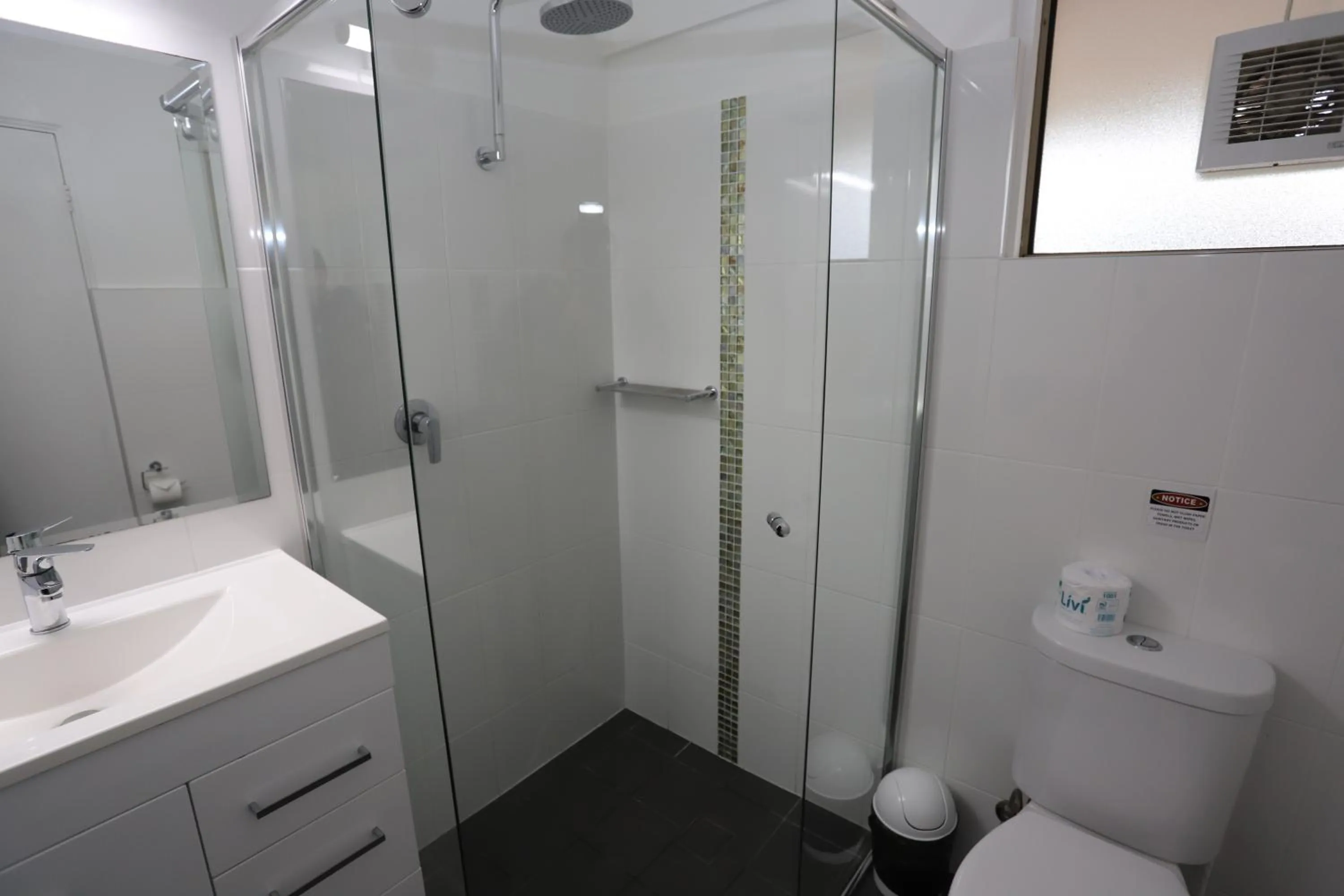 Shower in Sleepy Hill Motor Inn