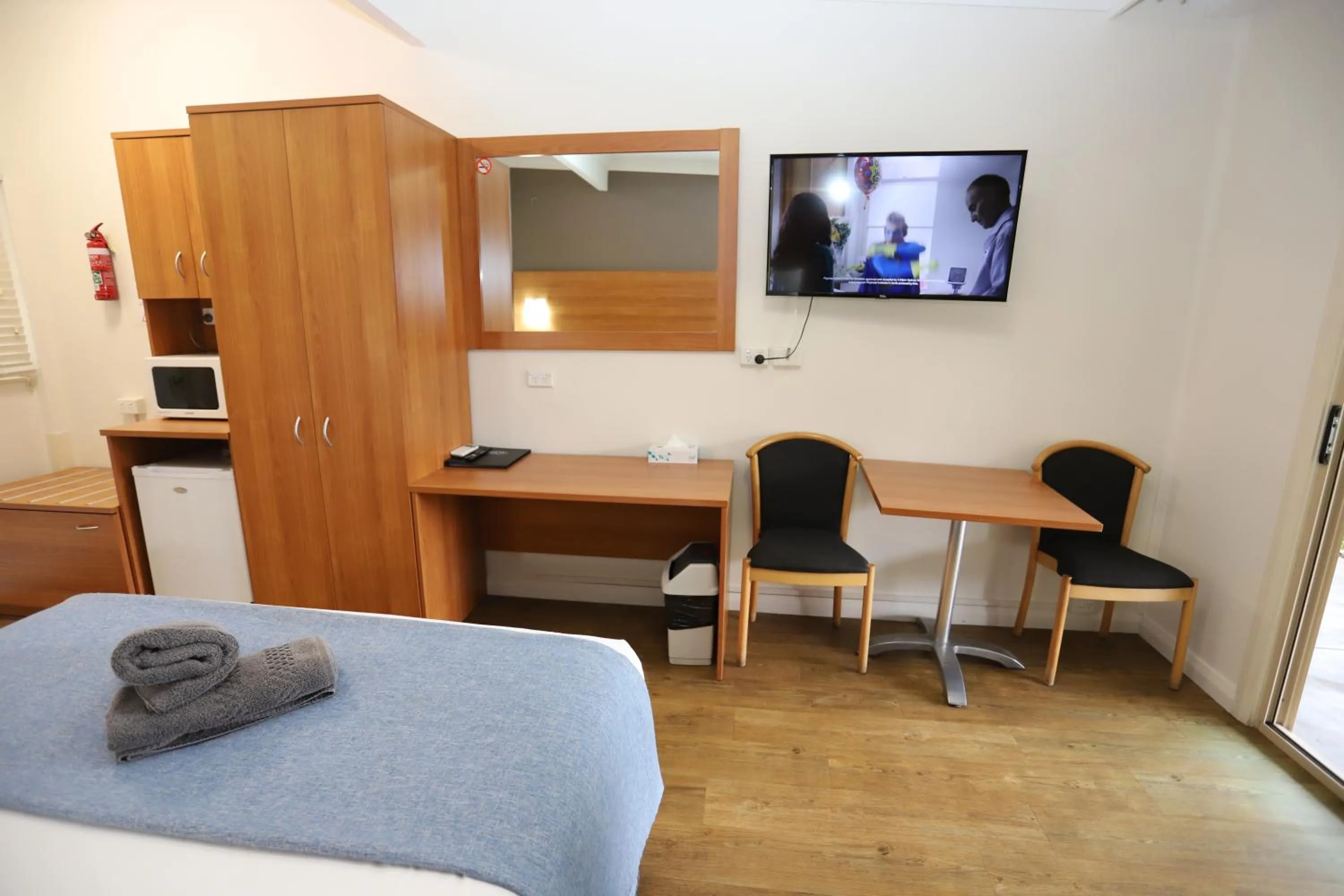 TV and multimedia, Bed in Sleepy Hill Motor Inn