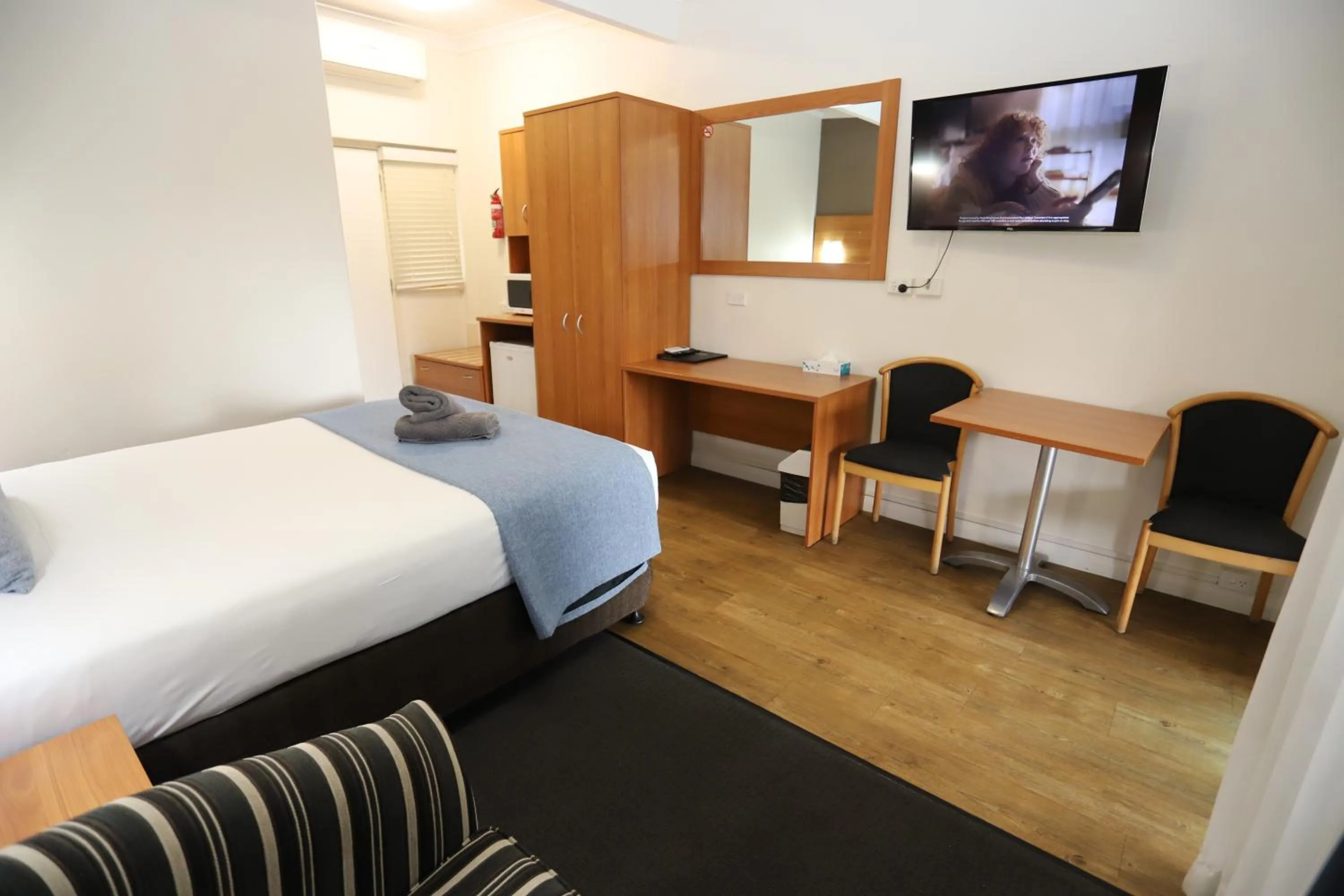 Photo of the whole room, Bed in Sleepy Hill Motor Inn