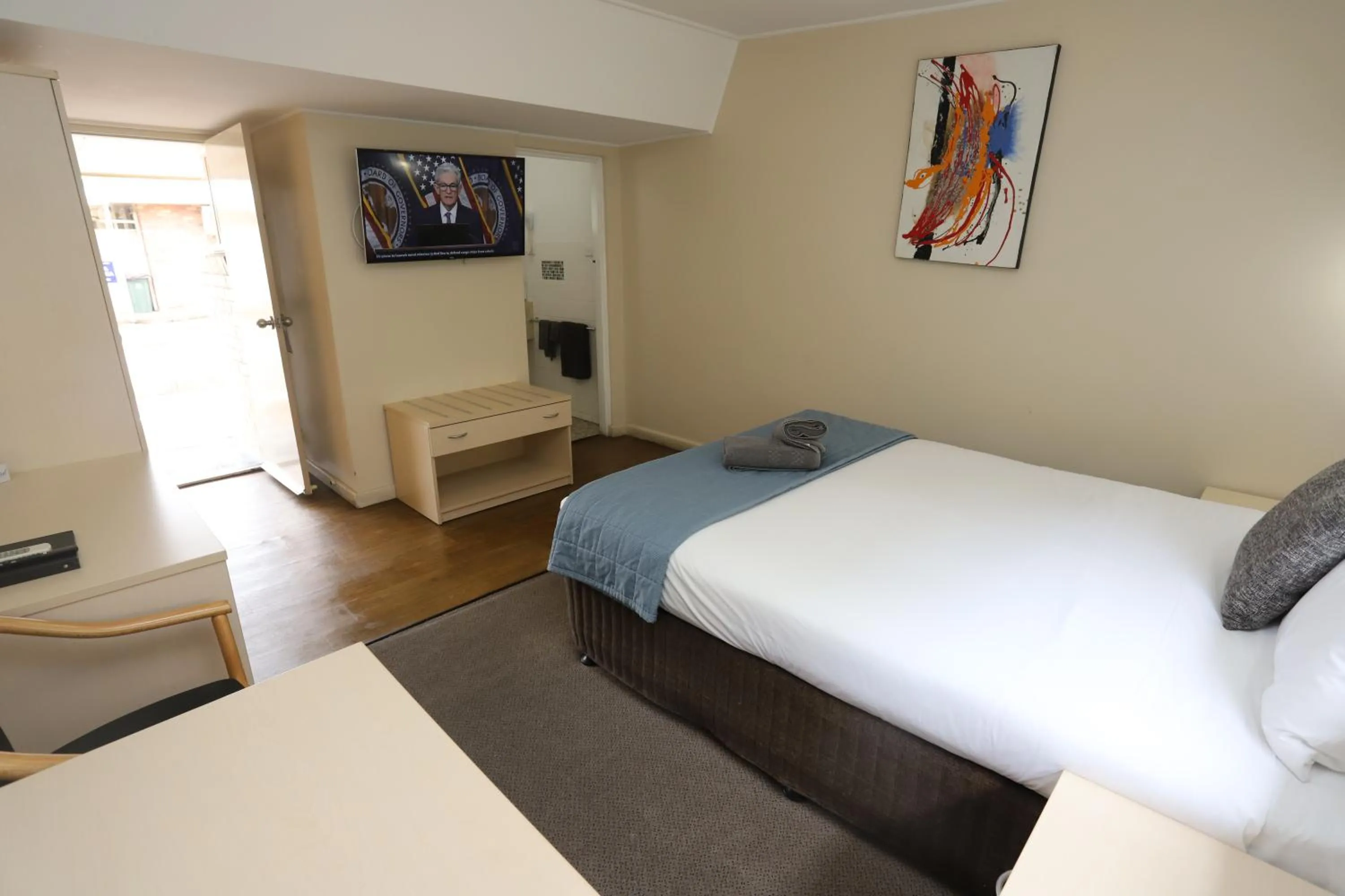 Photo of the whole room, Bed in Sleepy Hill Motor Inn