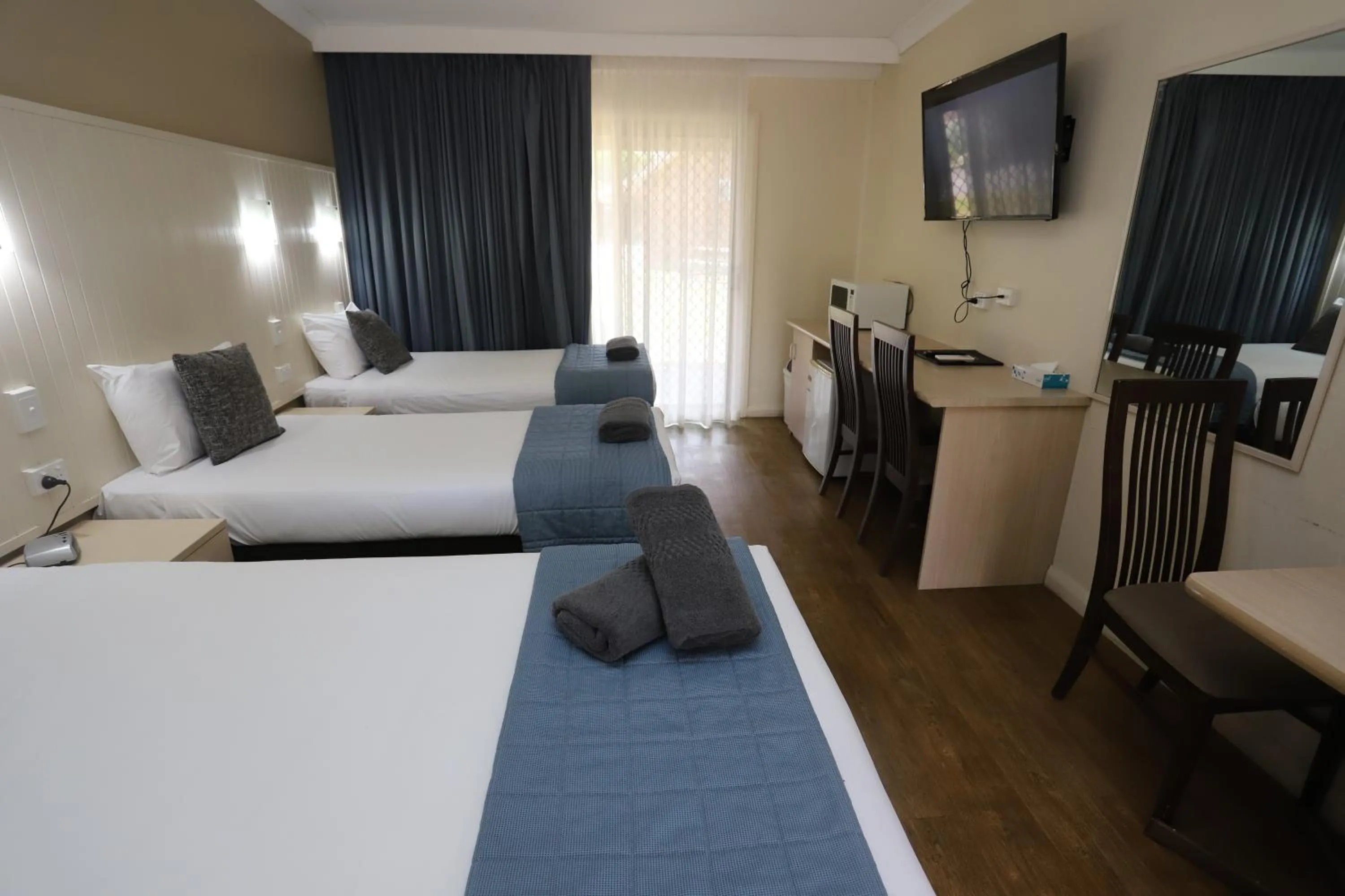 TV and multimedia, Bed in Sleepy Hill Motor Inn