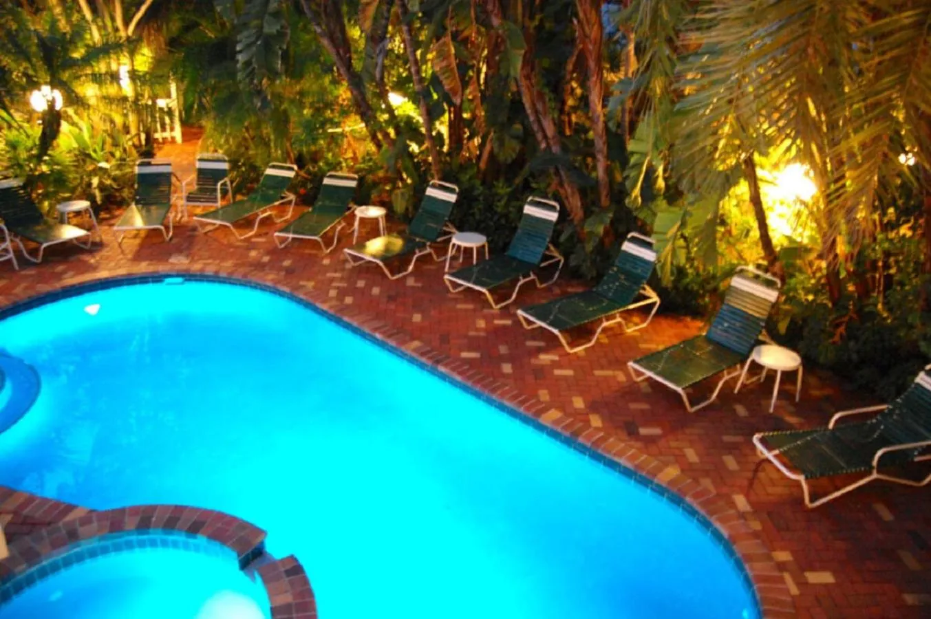 Swimming pool in Siesta Palms By the Beach