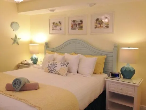 Bed in Siesta Palms By the Beach