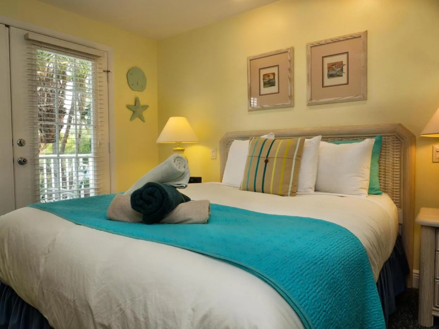 Bed in Siesta Palms By the Beach