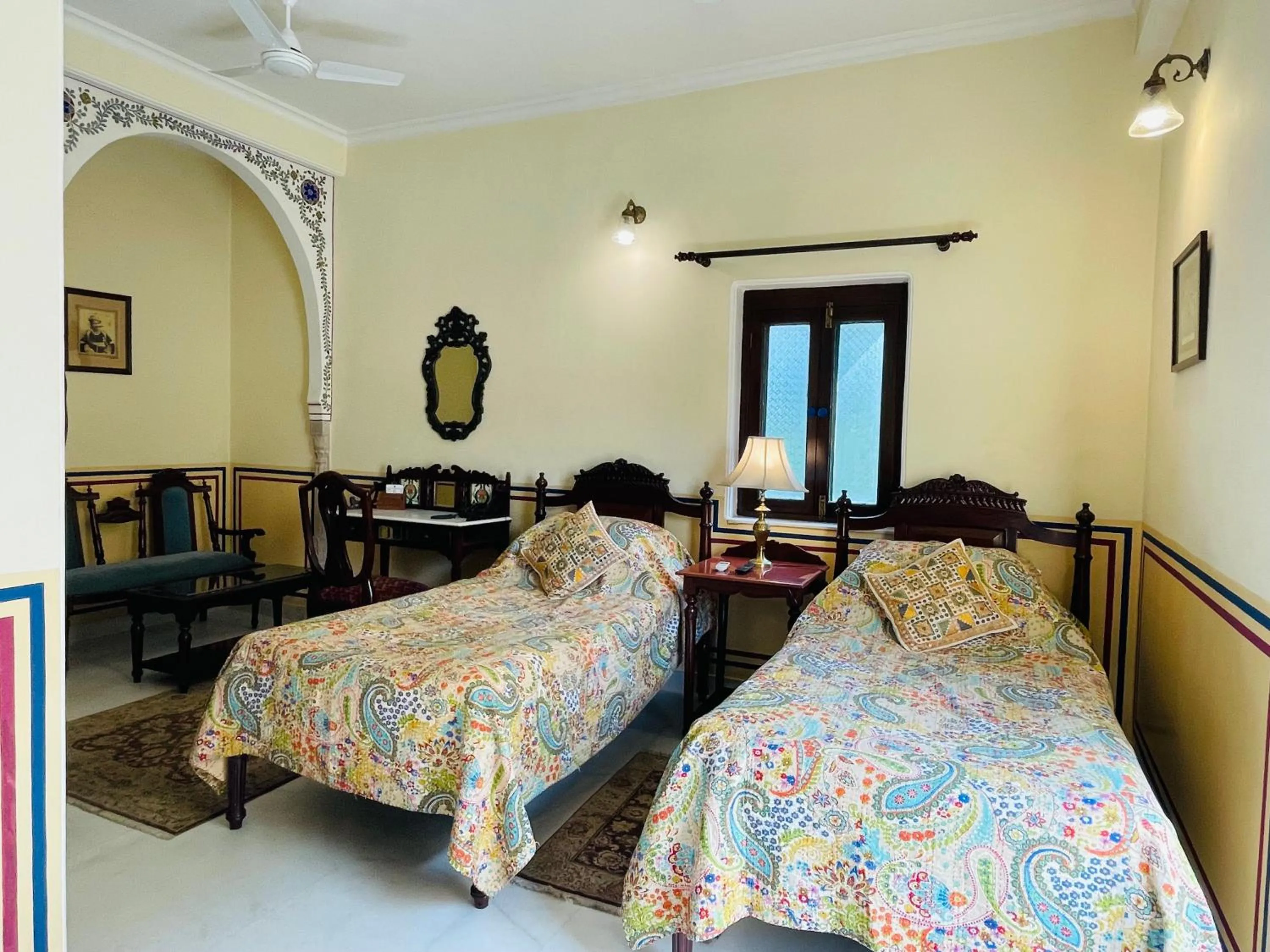 Bedroom, Bed in Khatu Haveli