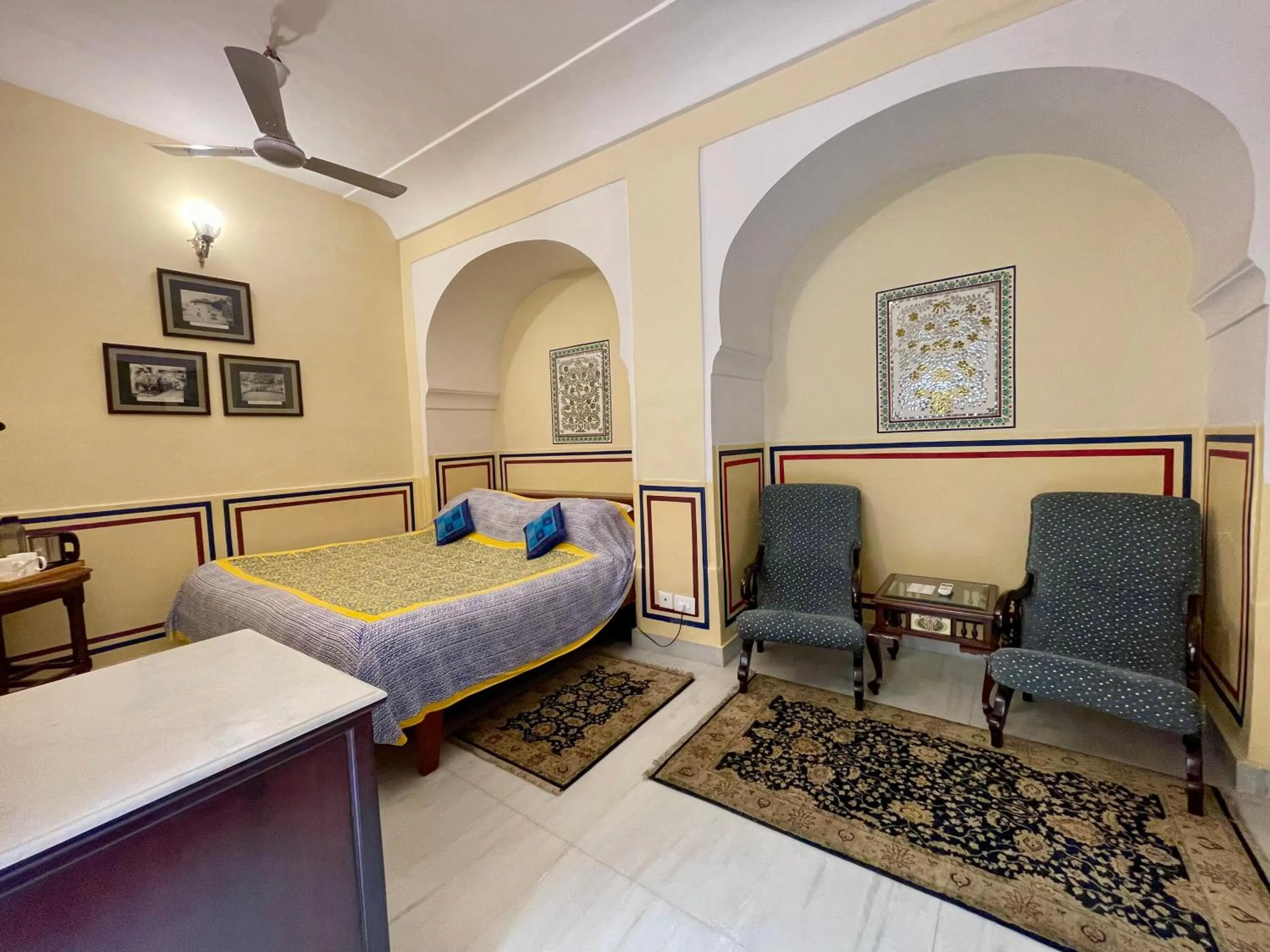 Bedroom, Bed in Khatu Haveli