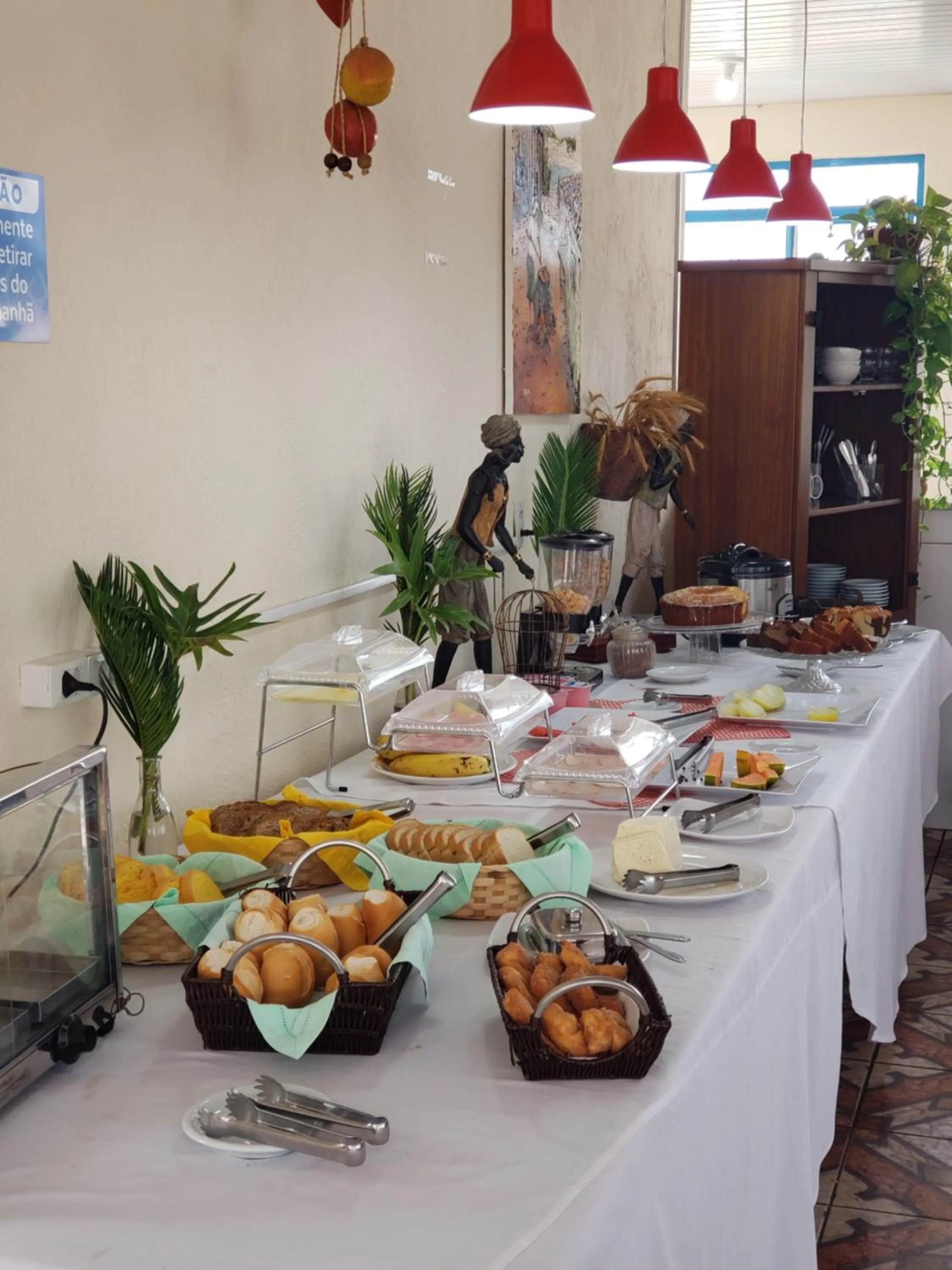 Buffet breakfast in Pousada Cambará Suítes