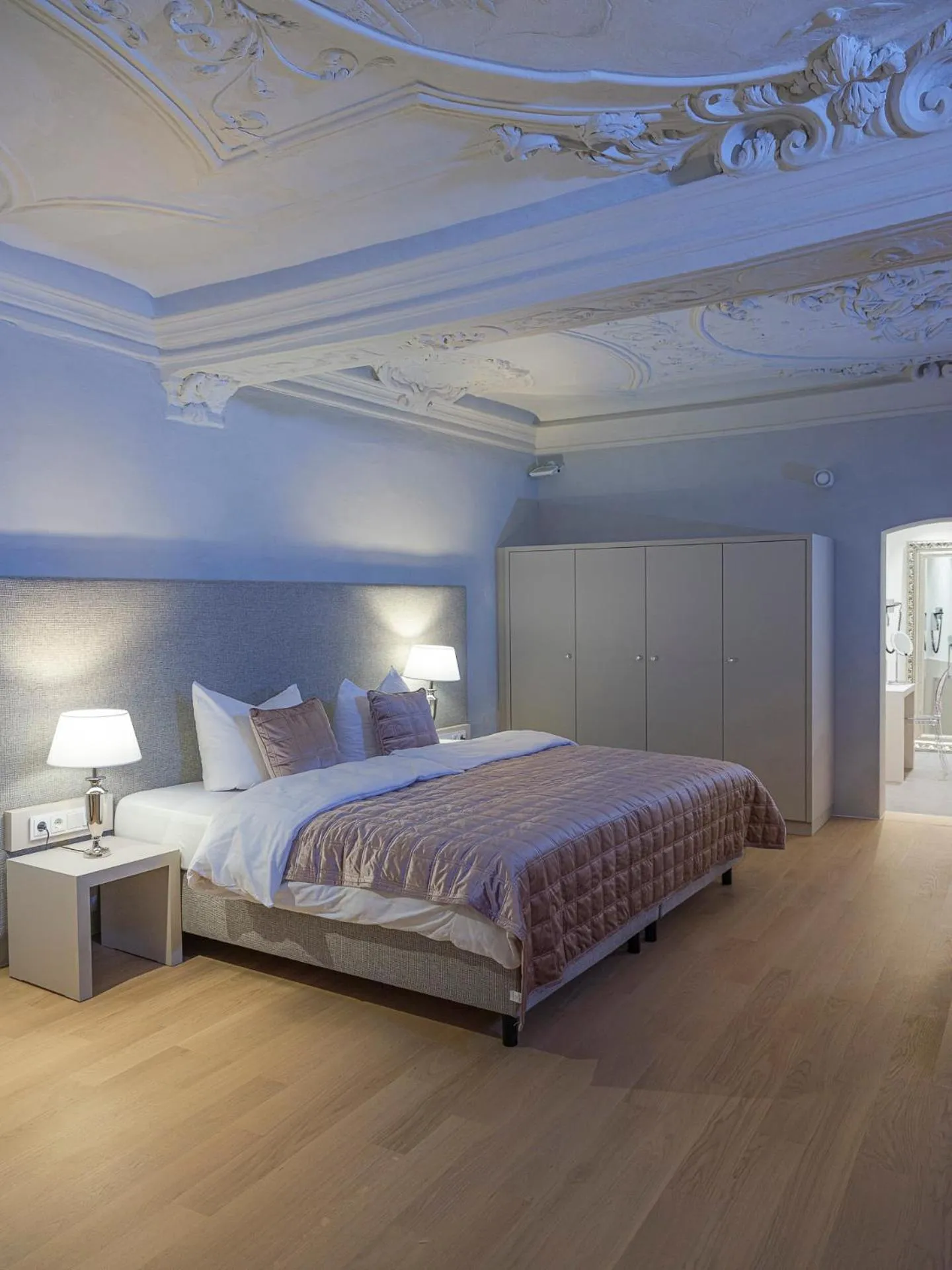 Property building, Bed in Hotel Post