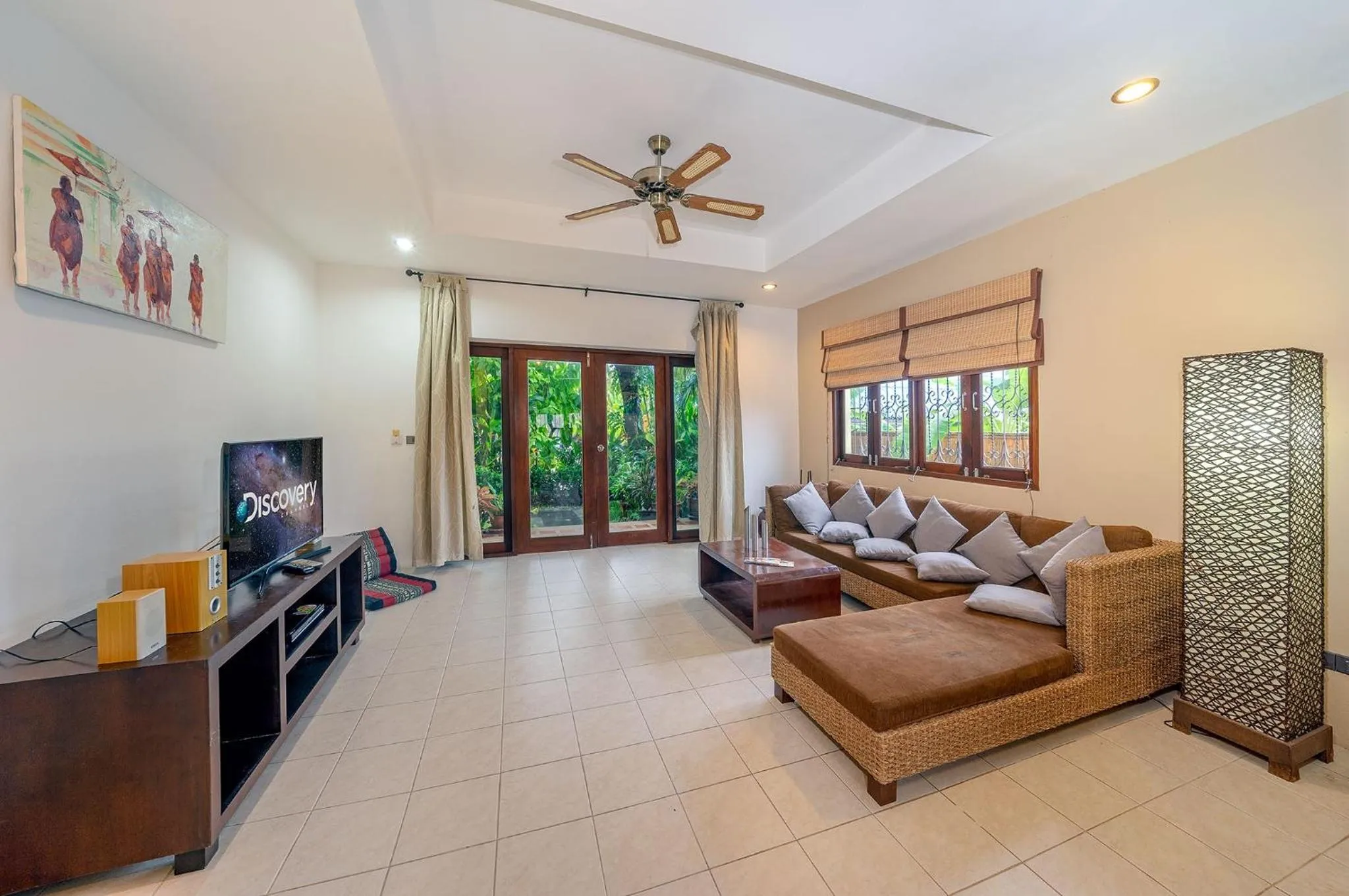 Living room in Temple Gardens