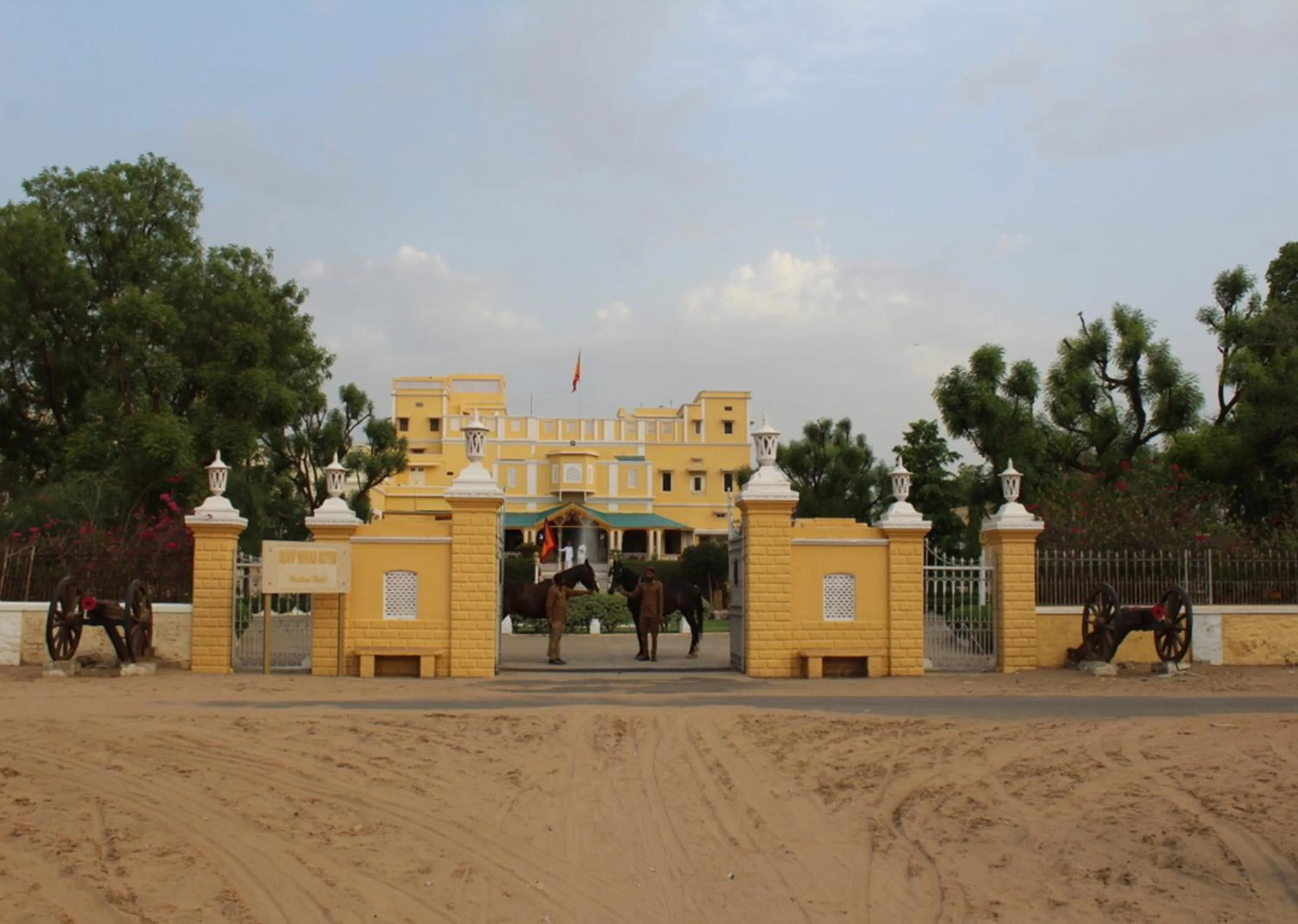 Roop Niwas Kothi, Near Mandawa