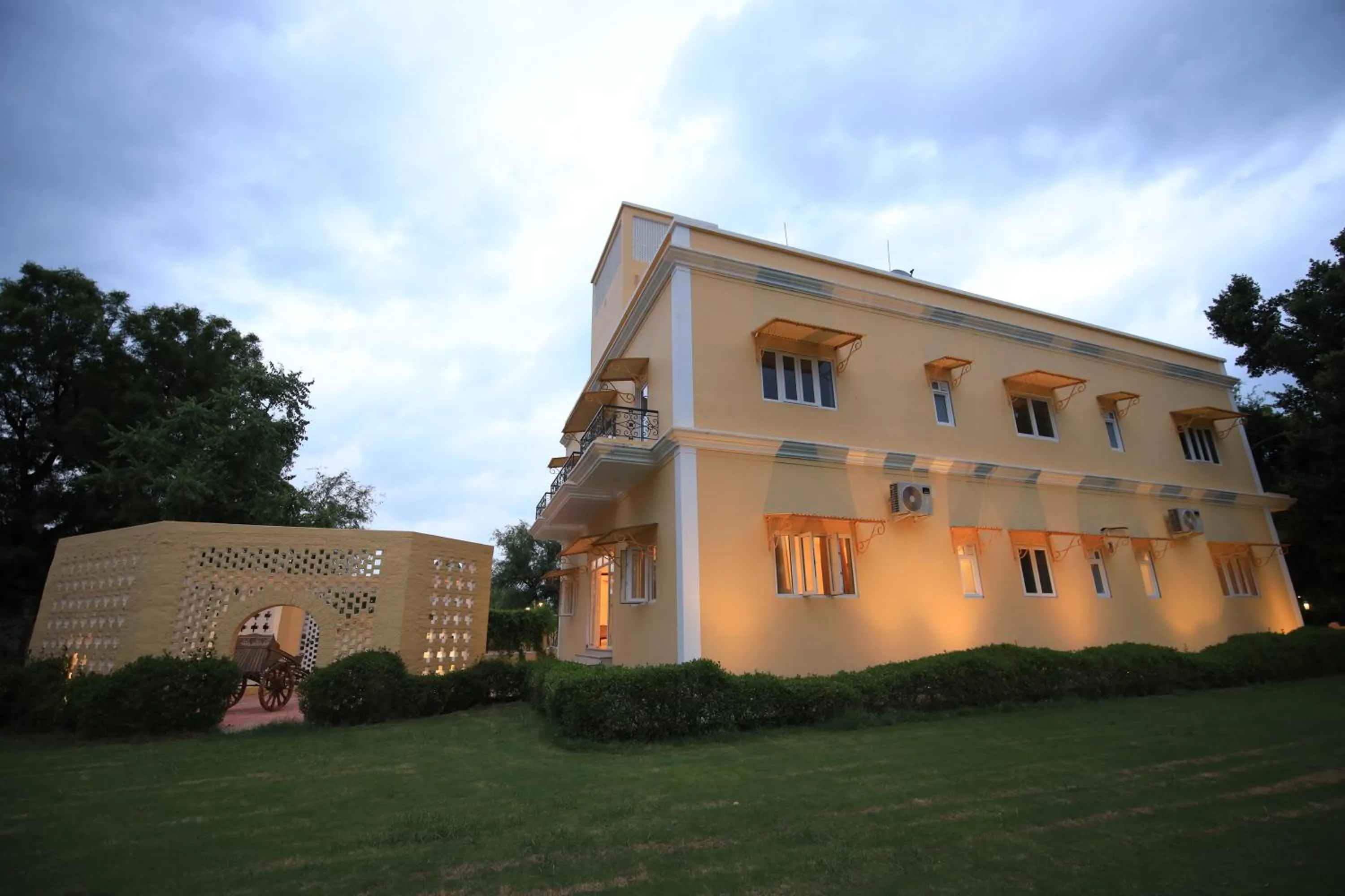 Property building in Roop Niwas Kothi, Near Mandawa