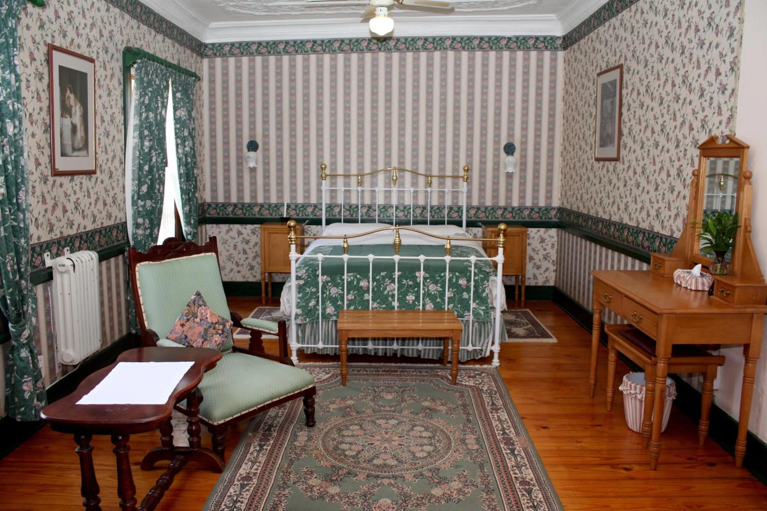 Bed in The Royal Hotel Pilgrims Rest