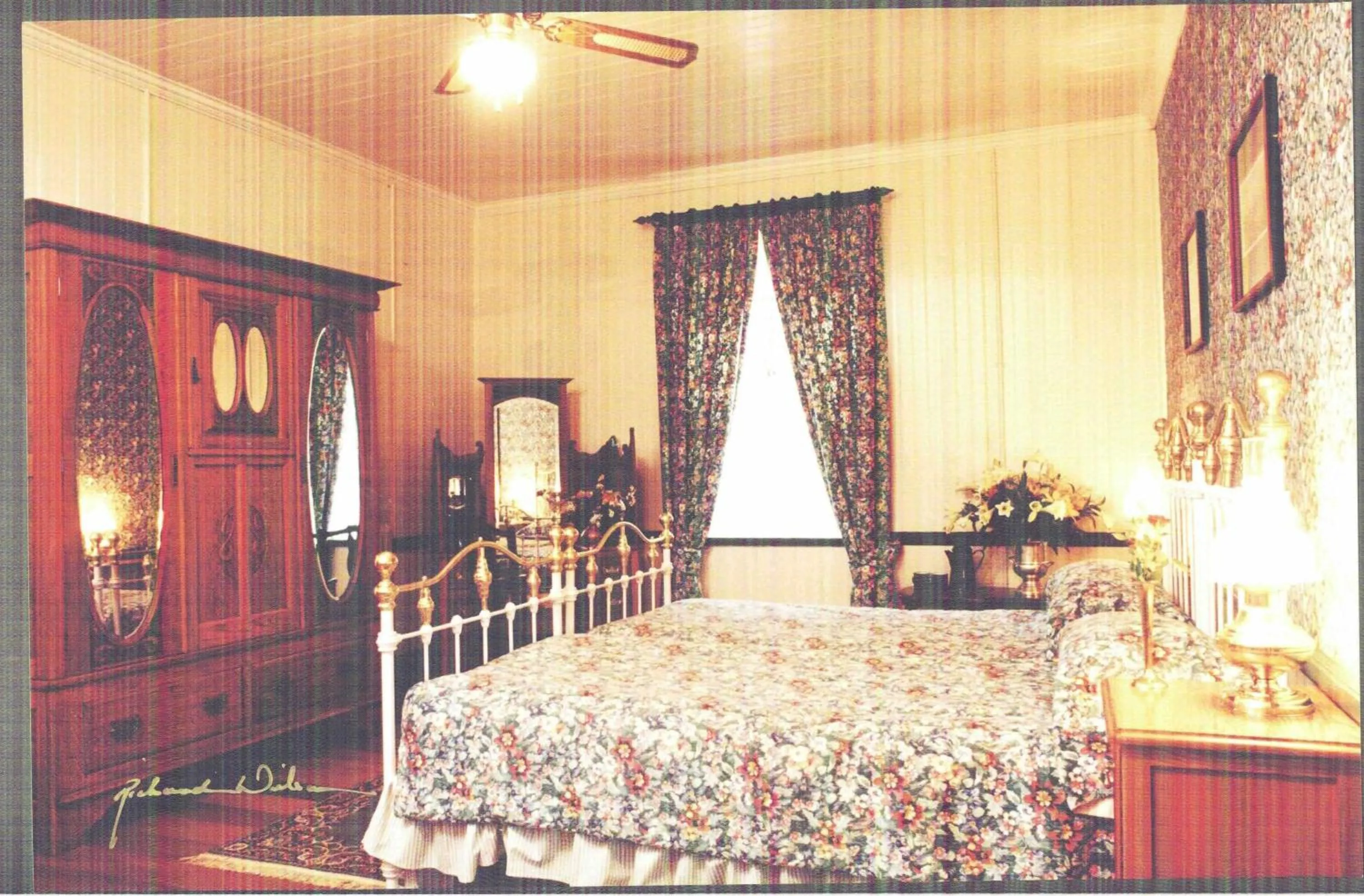 Bed in The Royal Hotel Pilgrims Rest