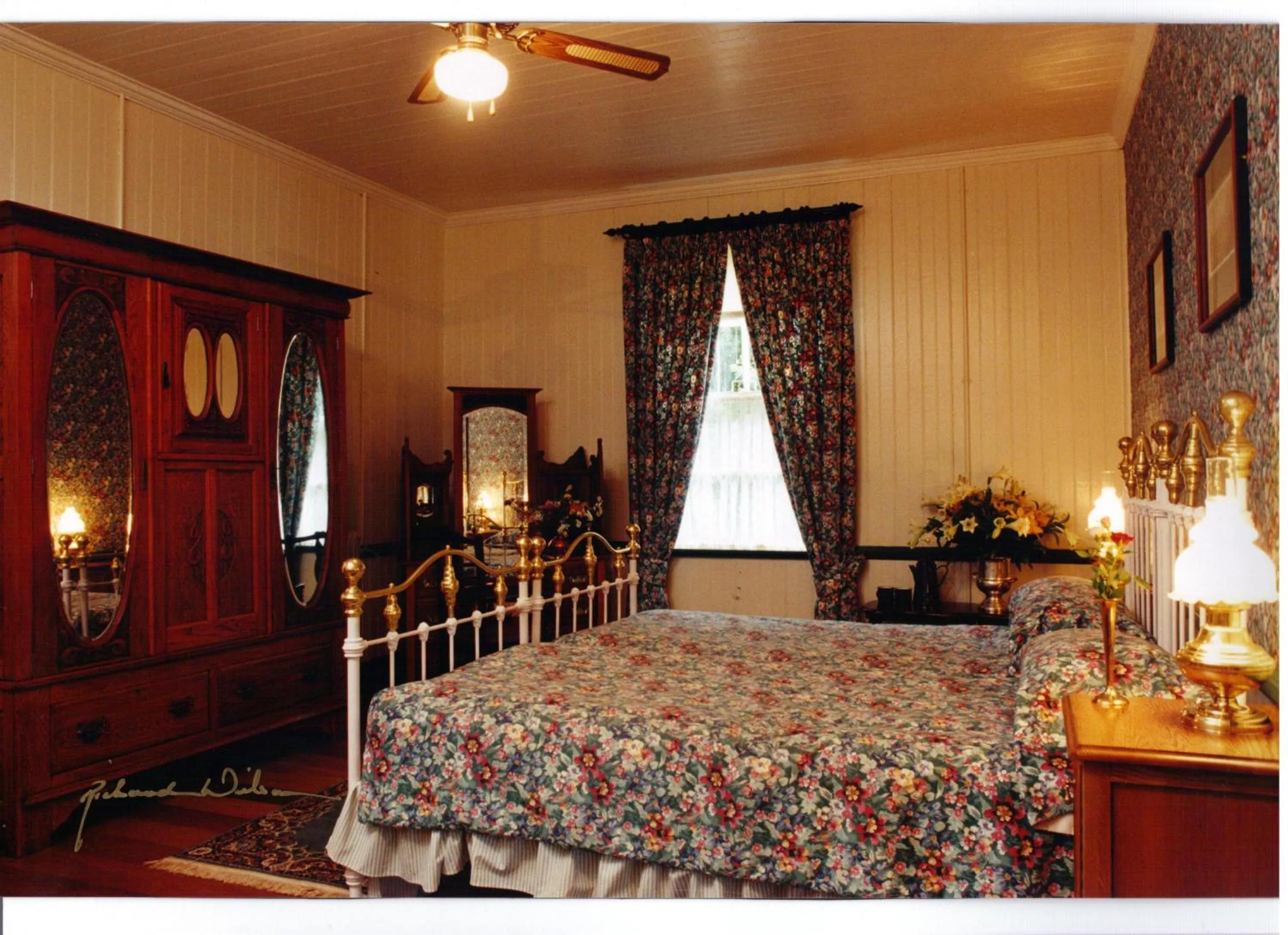 Bed in The Royal Hotel Pilgrims Rest