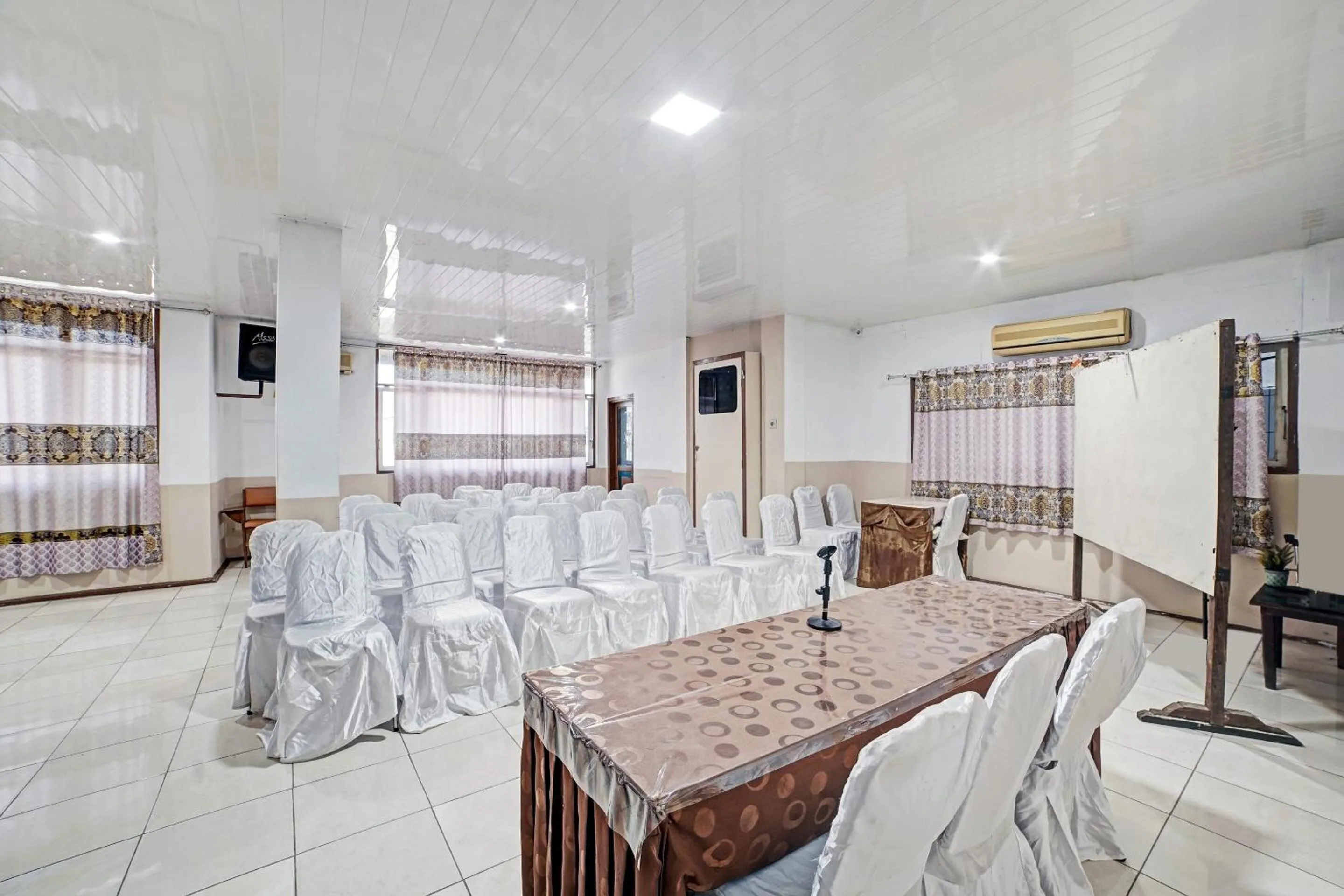 Lobby or reception in Hotel O Wisma Kuta Karang Baru