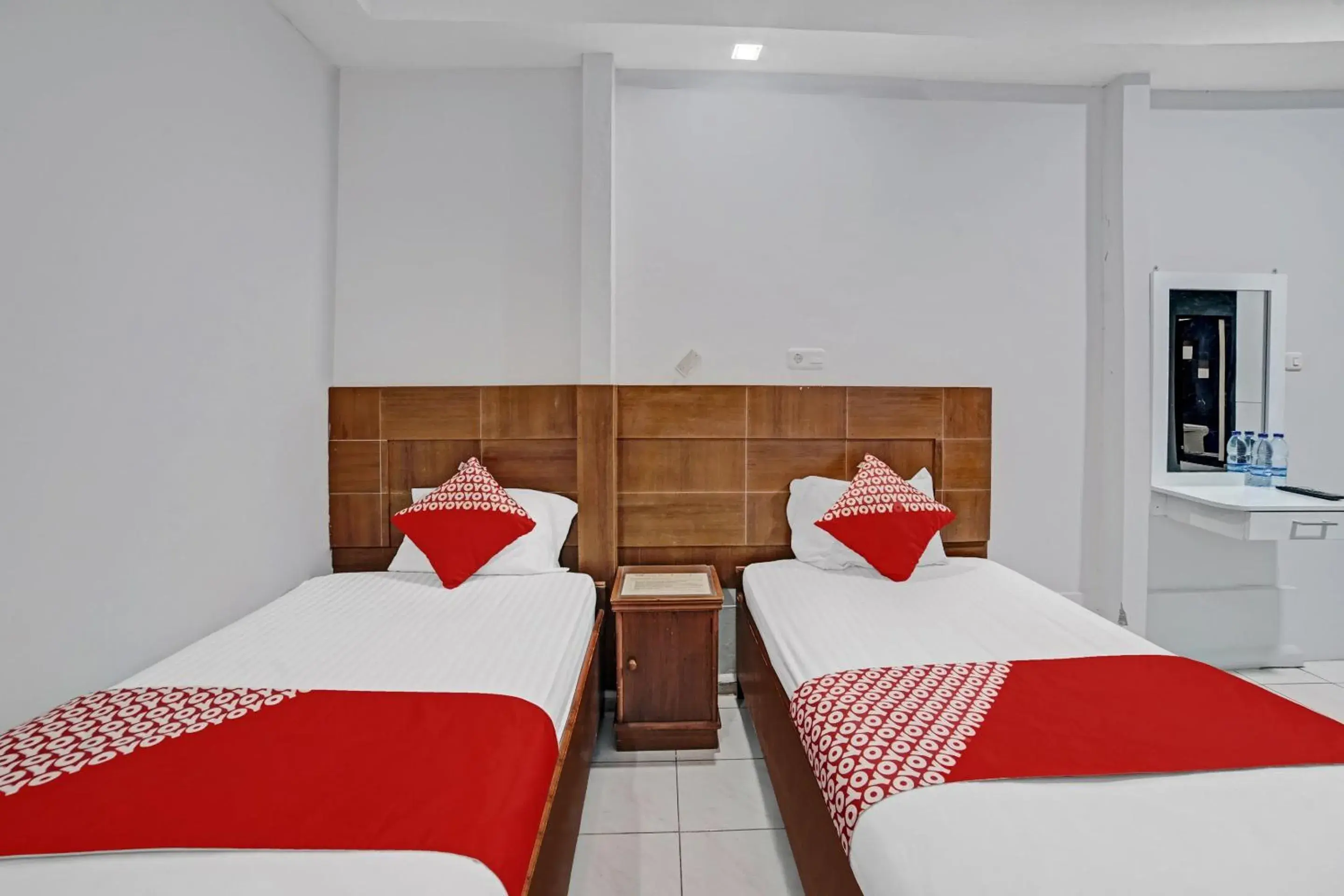 Delxue Twin Room in Hotel O Wisma Kuta Karang Baru Delxue Twin Room in Hotel O Wisma Kuta Karang Baru