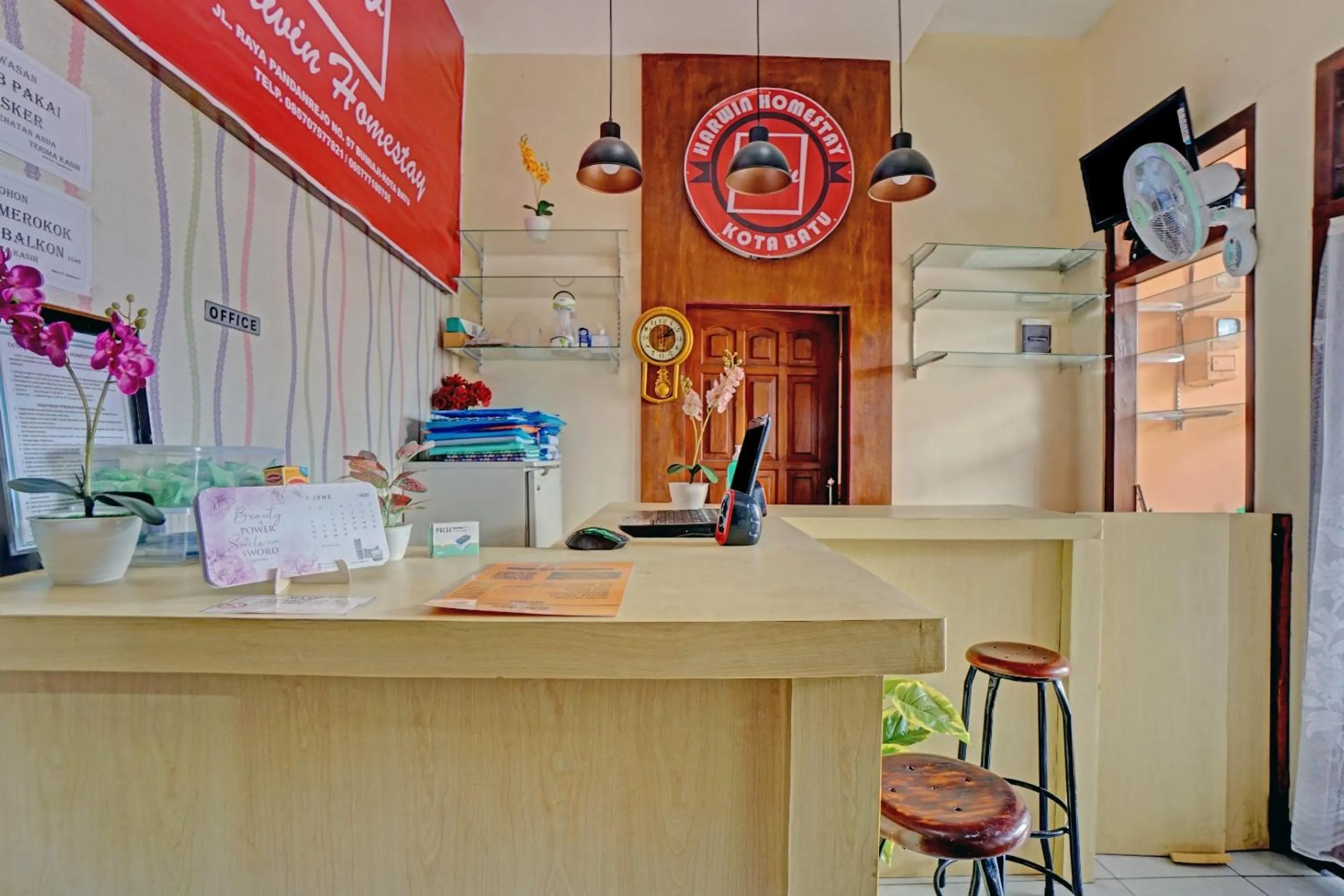 Lobby or reception in Hotel O Harwin Homestay