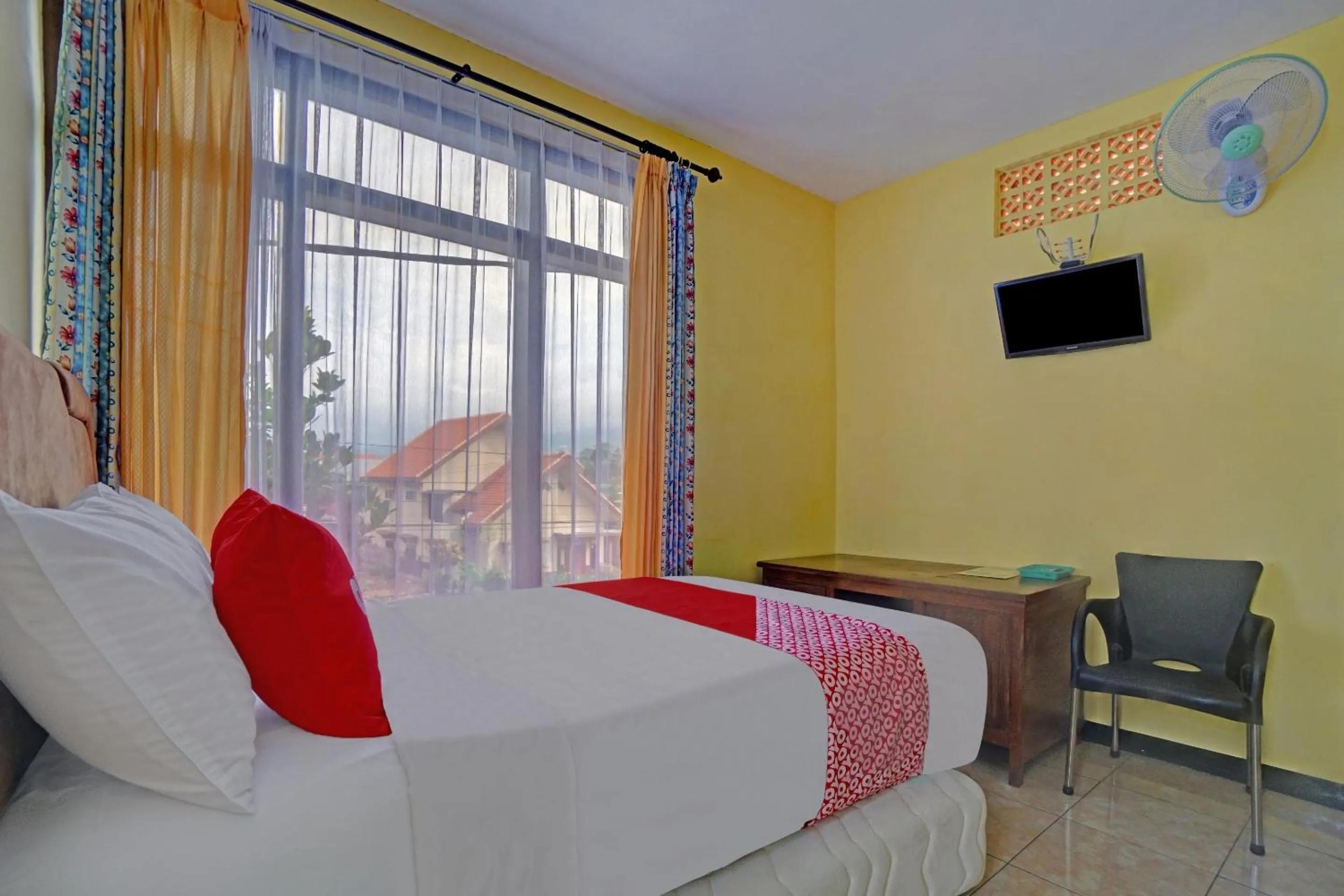 Bedroom, Bed in Hotel O Harwin Homestay