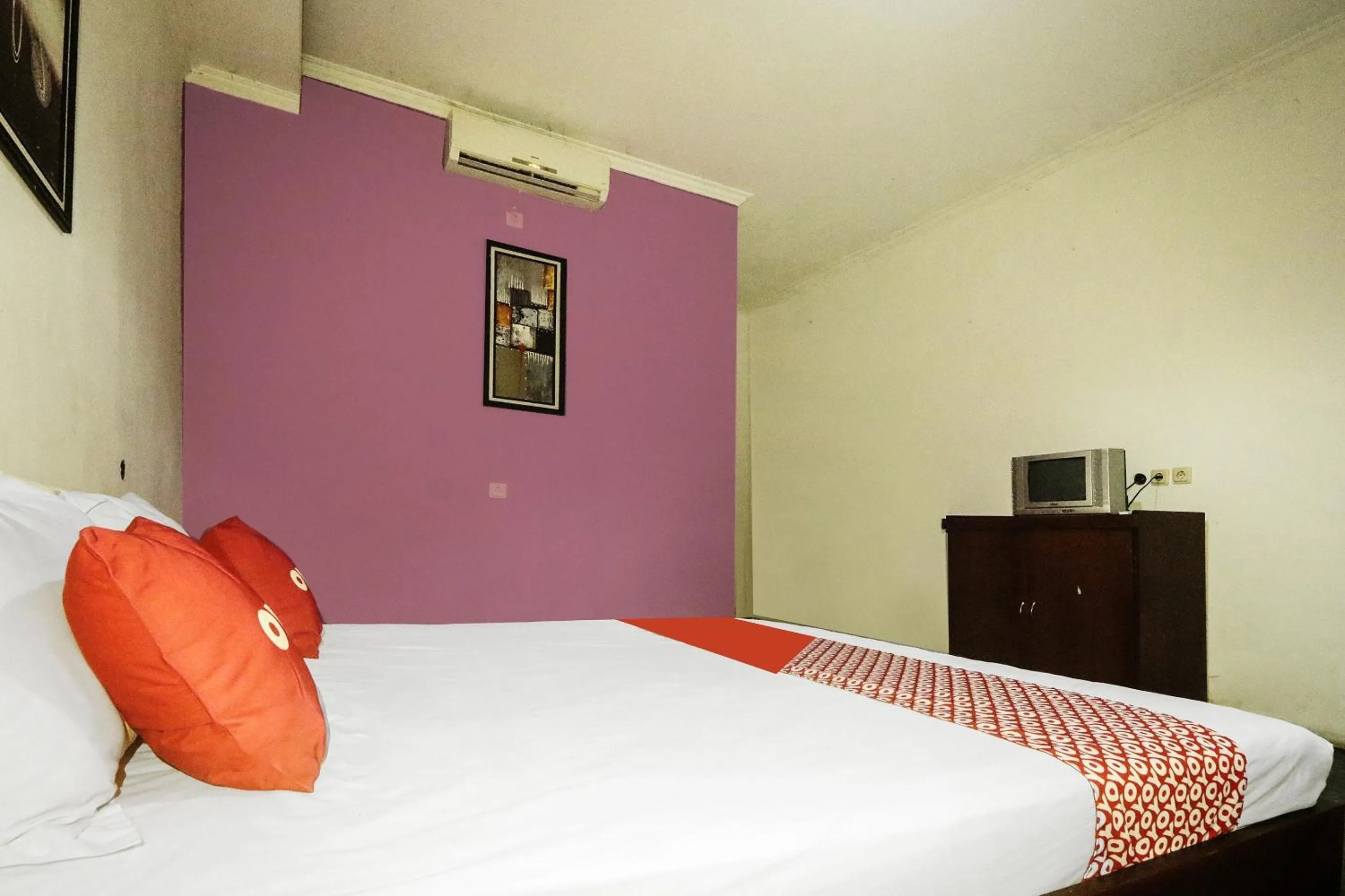 Bedroom, Bed in Hotel O Nyi Rindang Near Puskesmas Jekan Raya