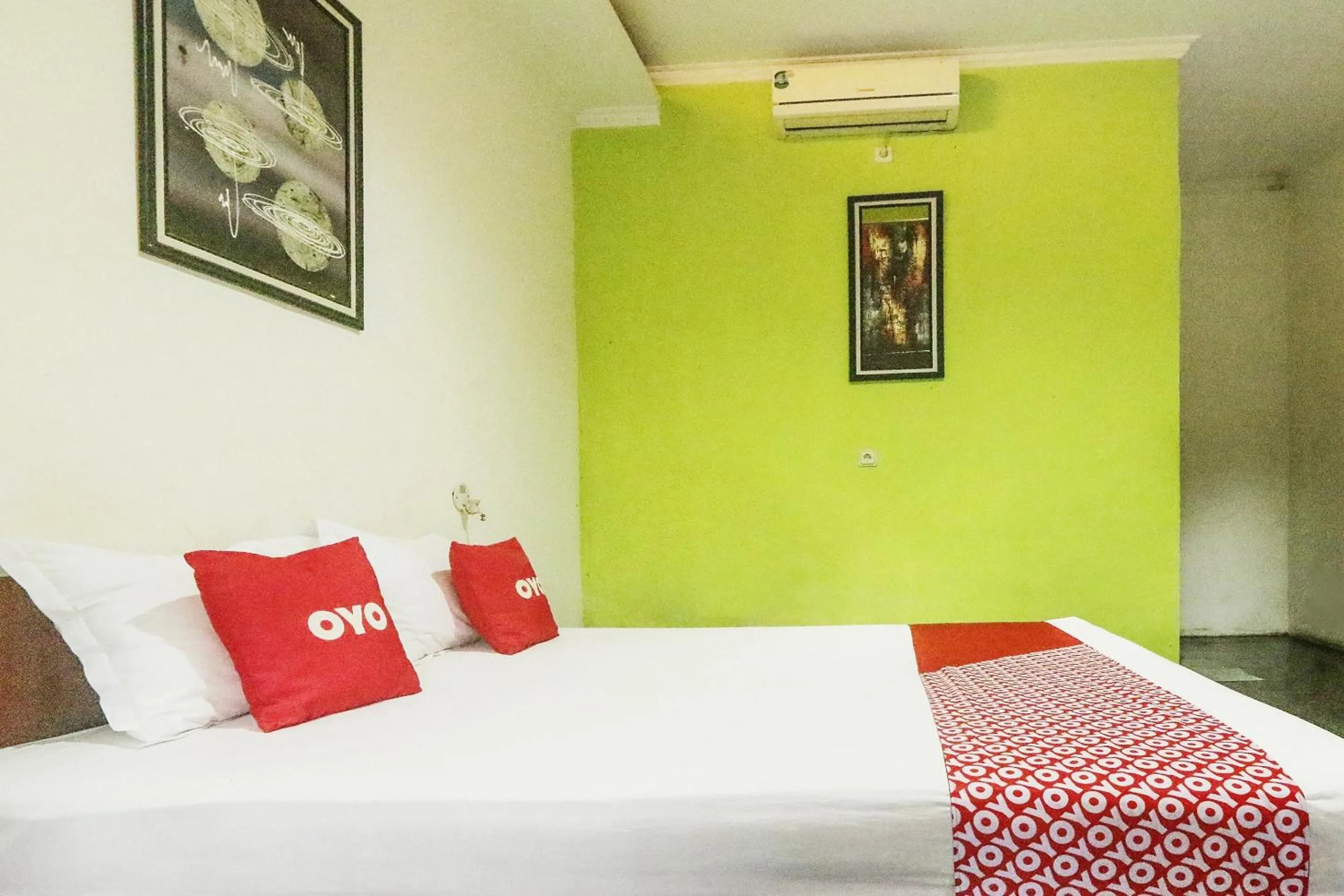 Bedroom, Bed in Hotel O Nyi Rindang Near Puskesmas Jekan Raya