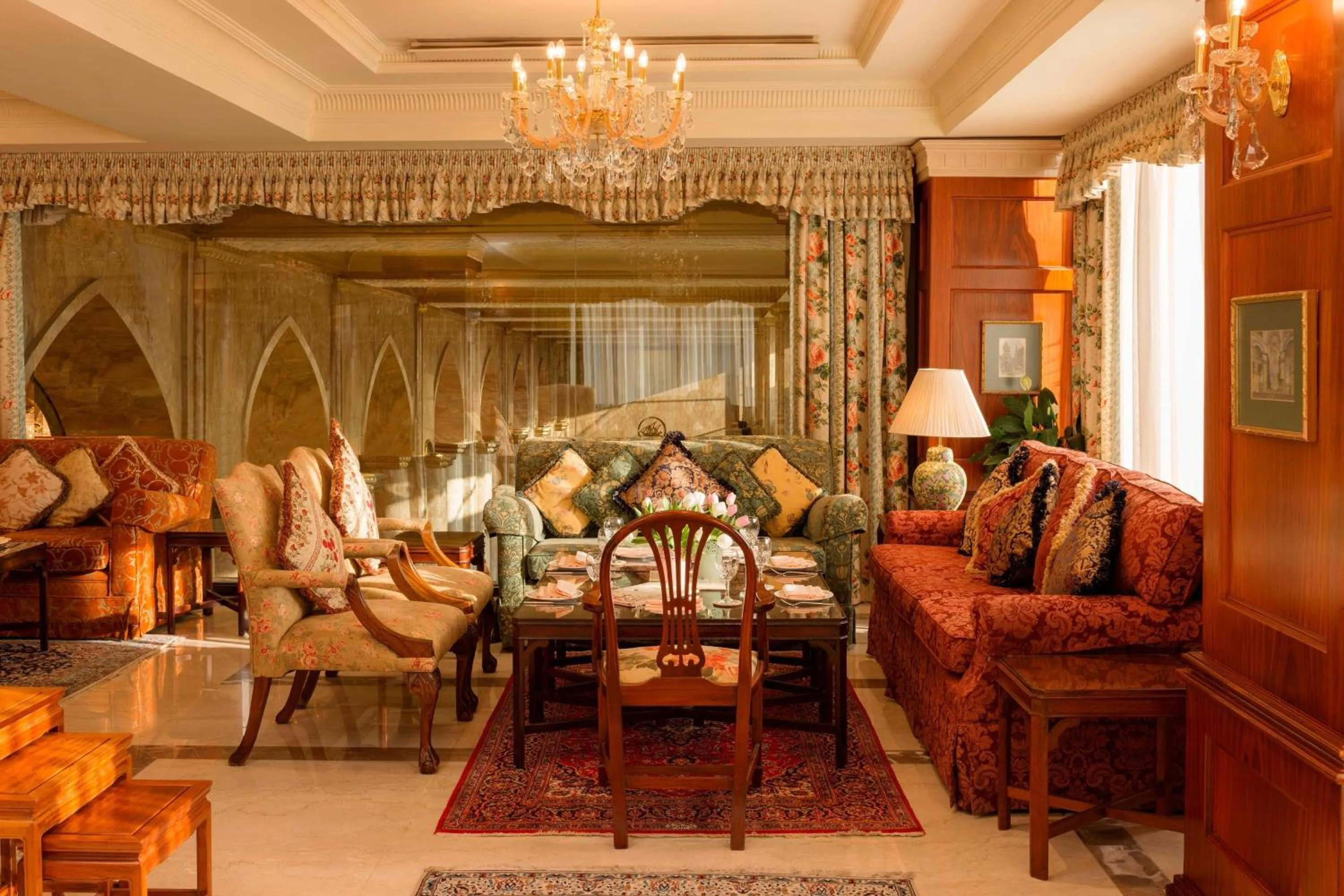 Lounge or bar in Sheraton Kuwait, a Luxury Collection Hotel, Kuwait City