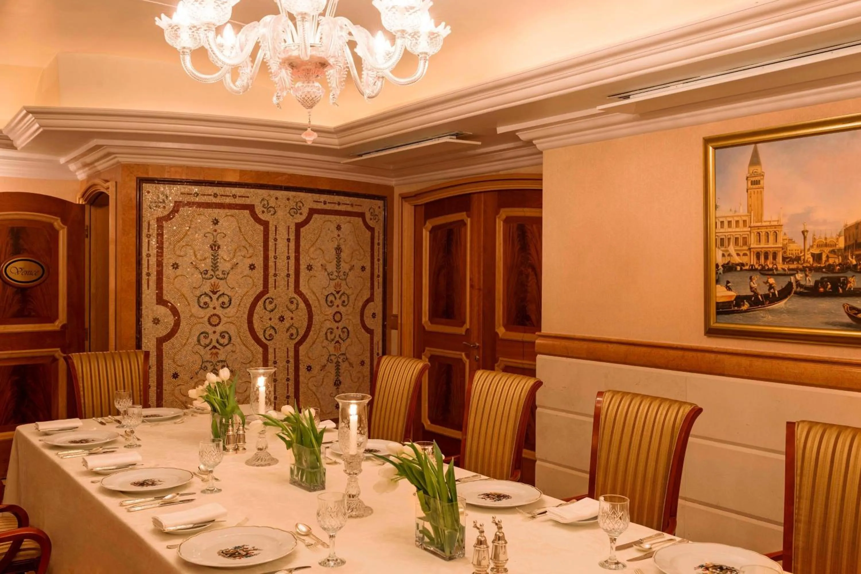 Restaurant/places to eat in Sheraton Kuwait, a Luxury Collection Hotel, Kuwait City