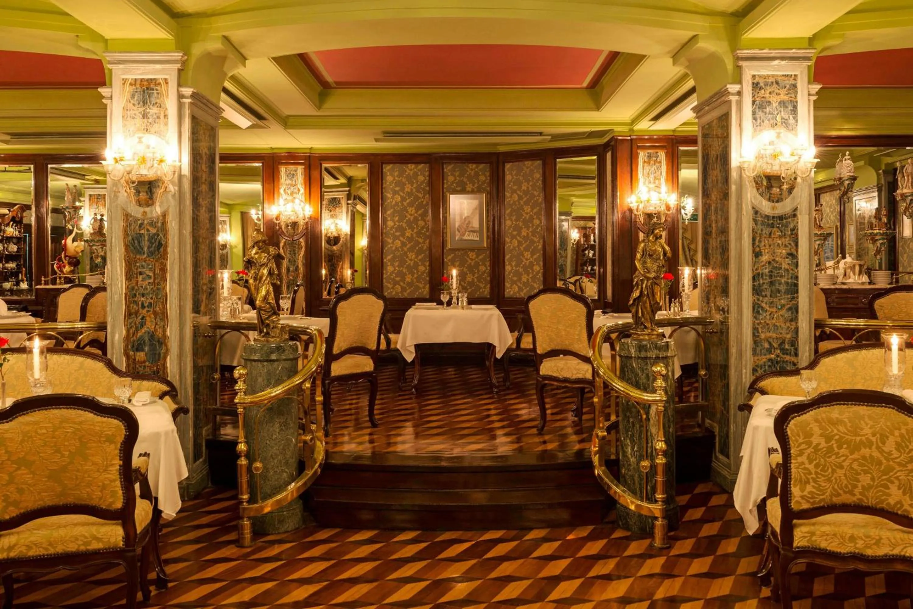 Restaurant/places to eat in Sheraton Kuwait, a Luxury Collection Hotel, Kuwait City