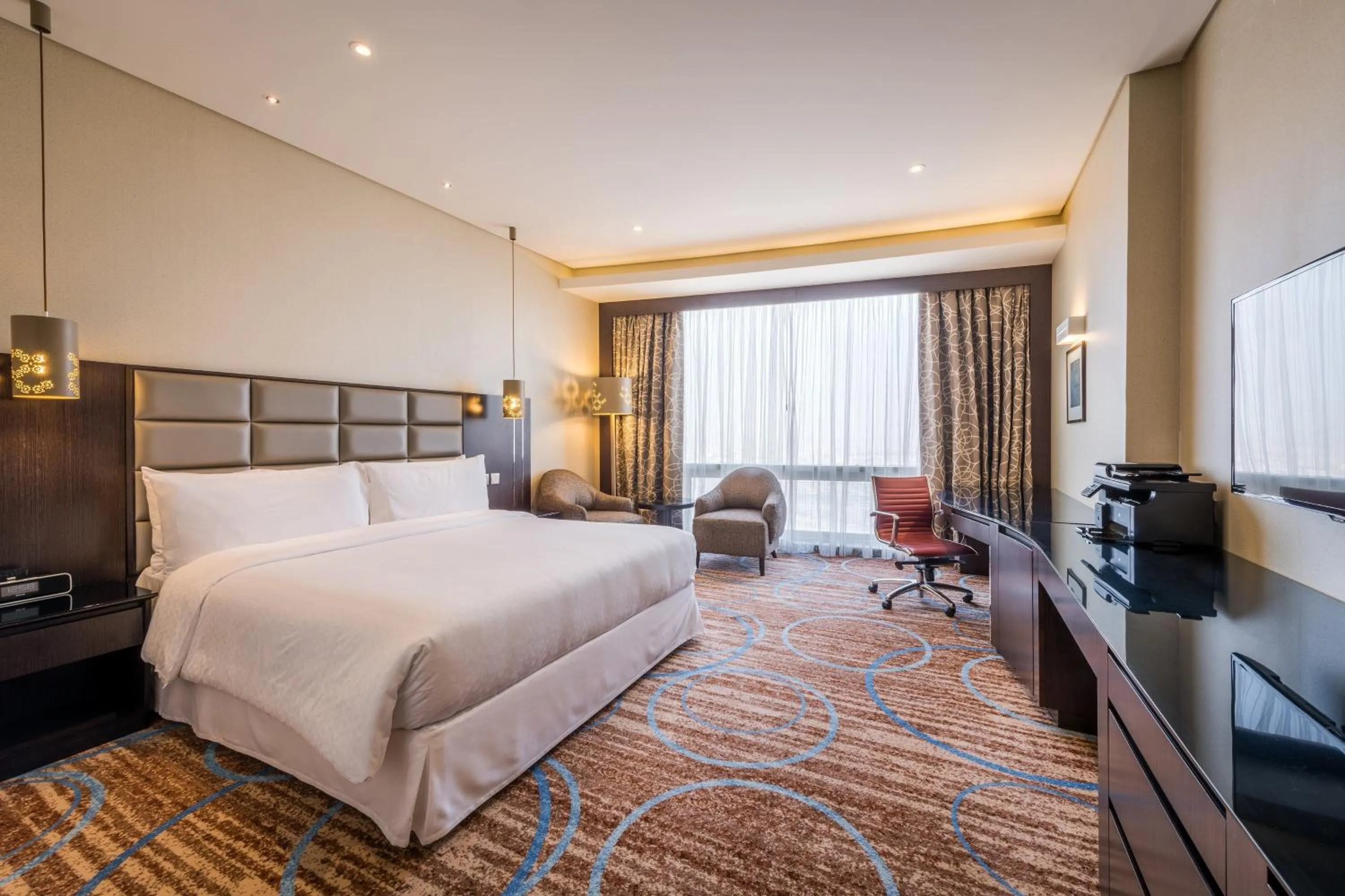 Photo of the whole room, Bed in Four Points By Sheraton Kuwait