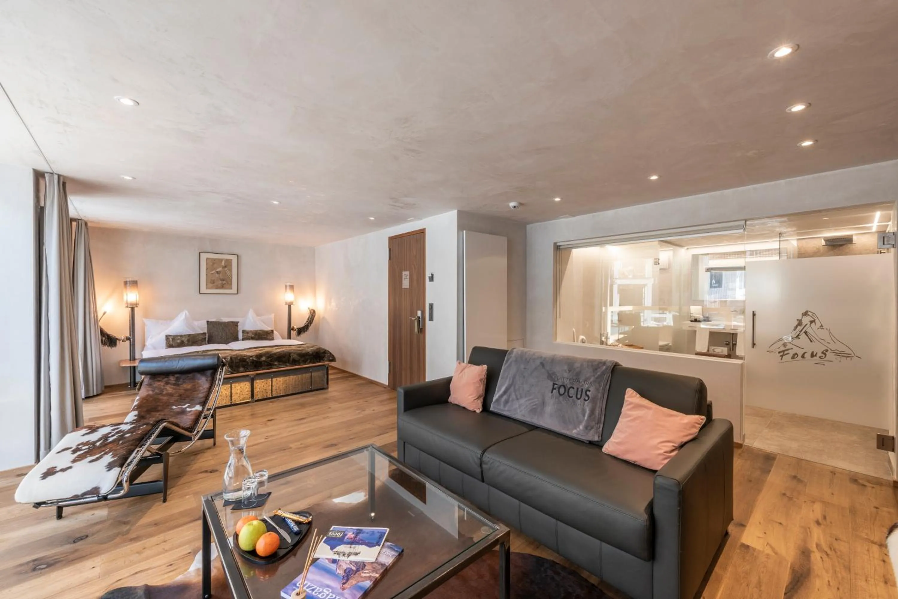 Living room, Bed in Matterhorn FOCUS Design Hotel