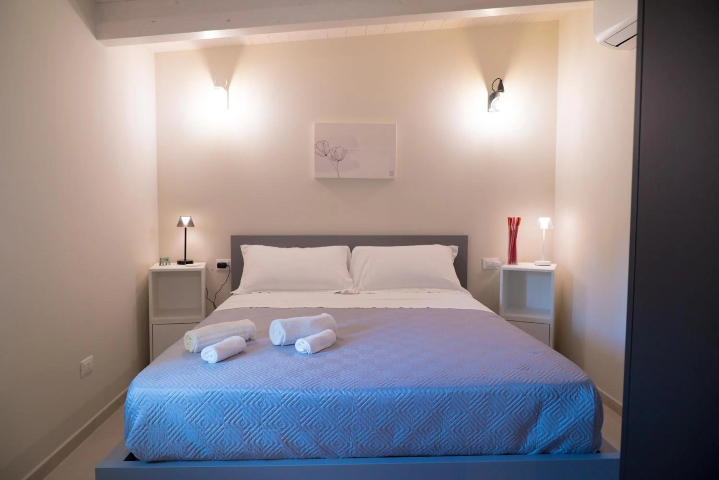 Photo of the whole room in Civico 33