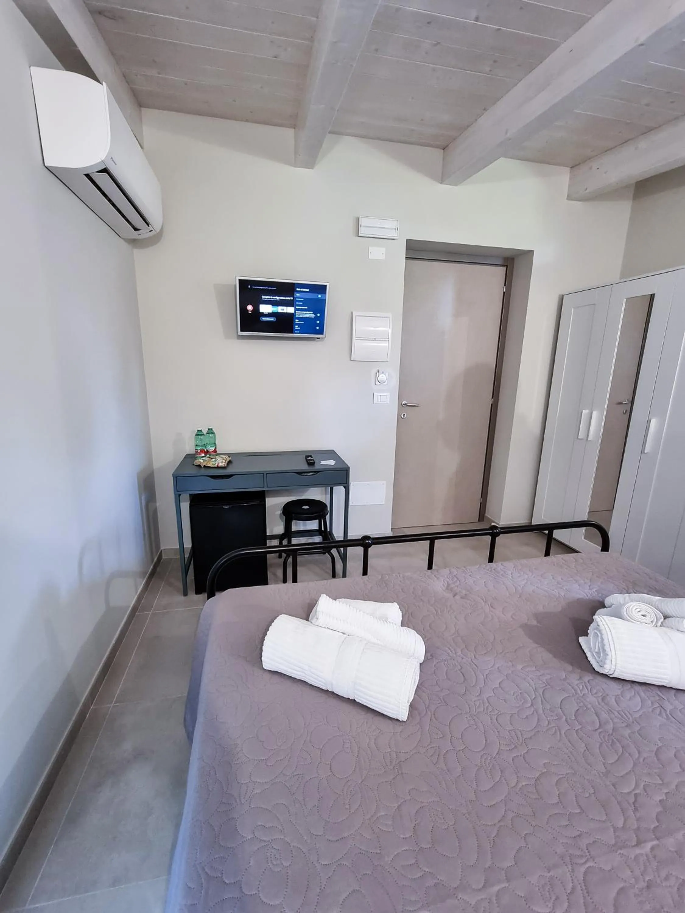 Photo of the whole room in Civico 33