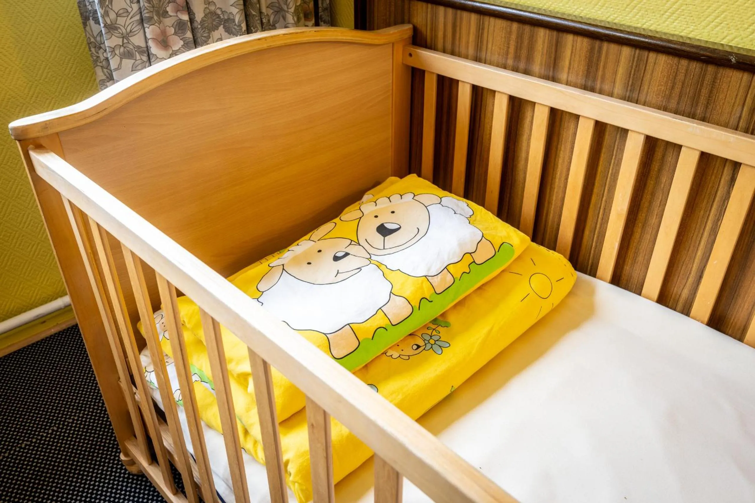 cot in Hotel Grunewald