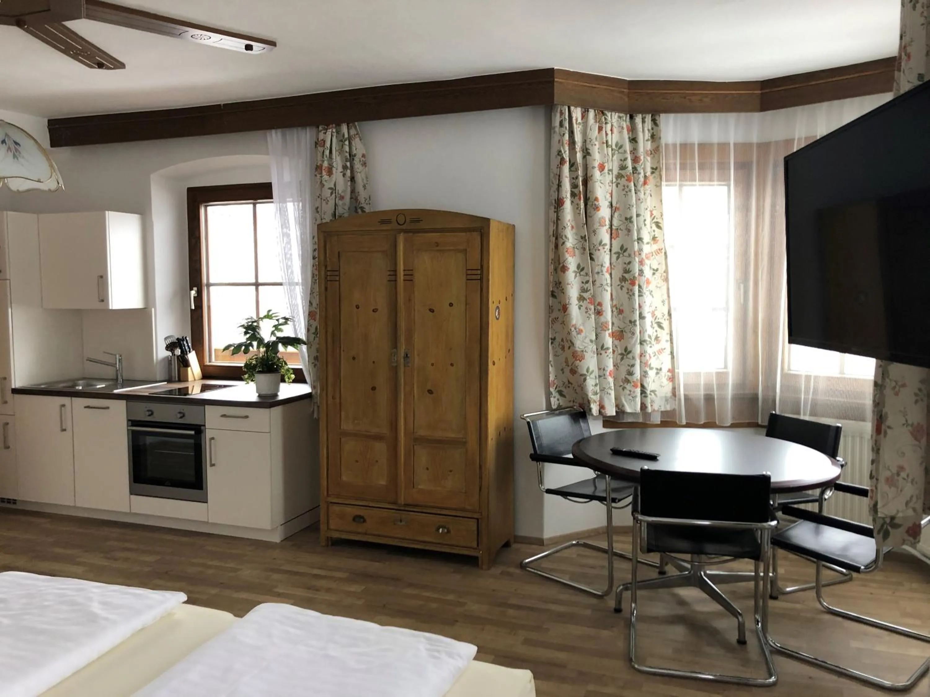 Photo of the whole room in Egerbach Appartements