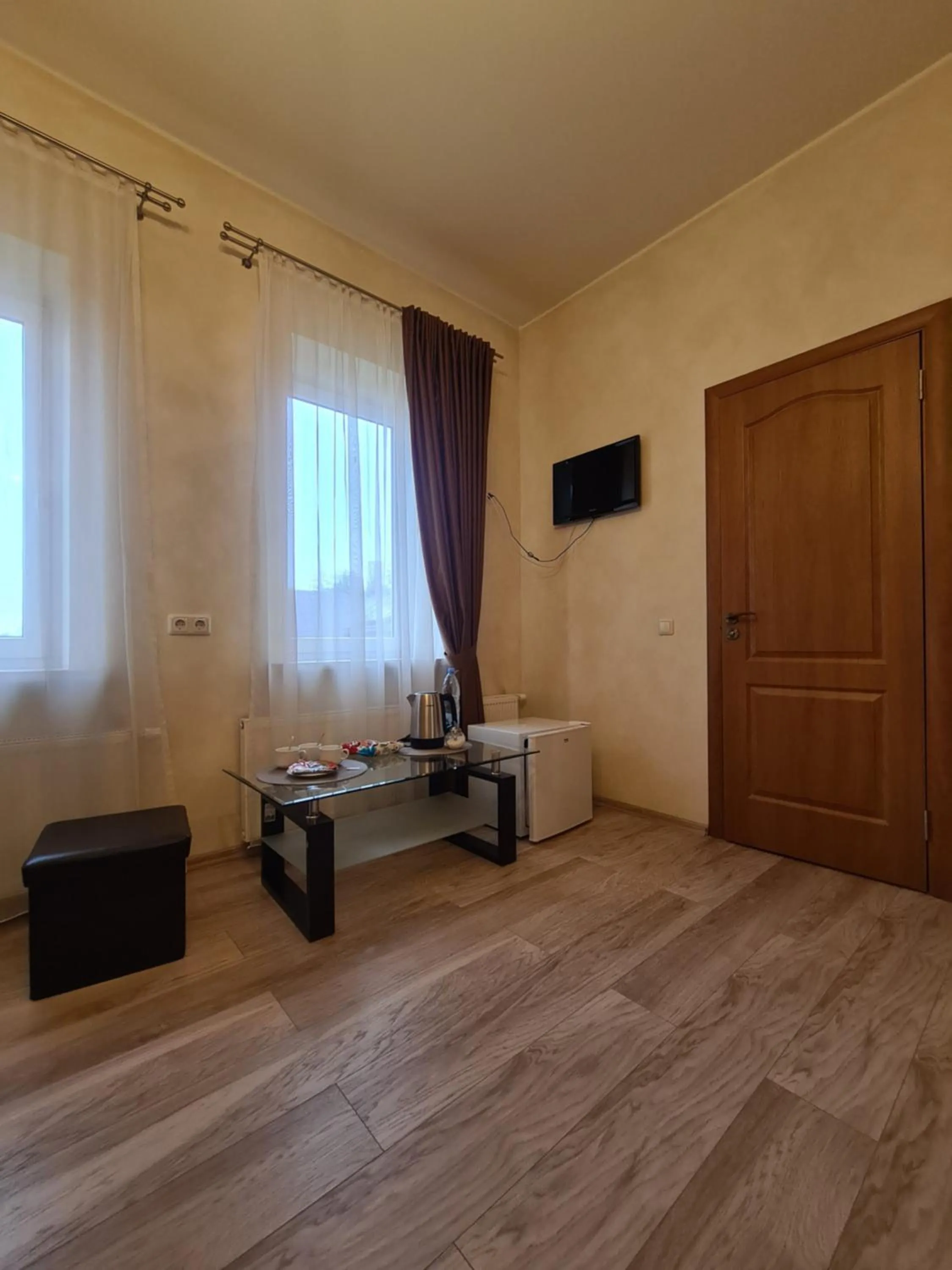 Photo of the whole room in Meldynas