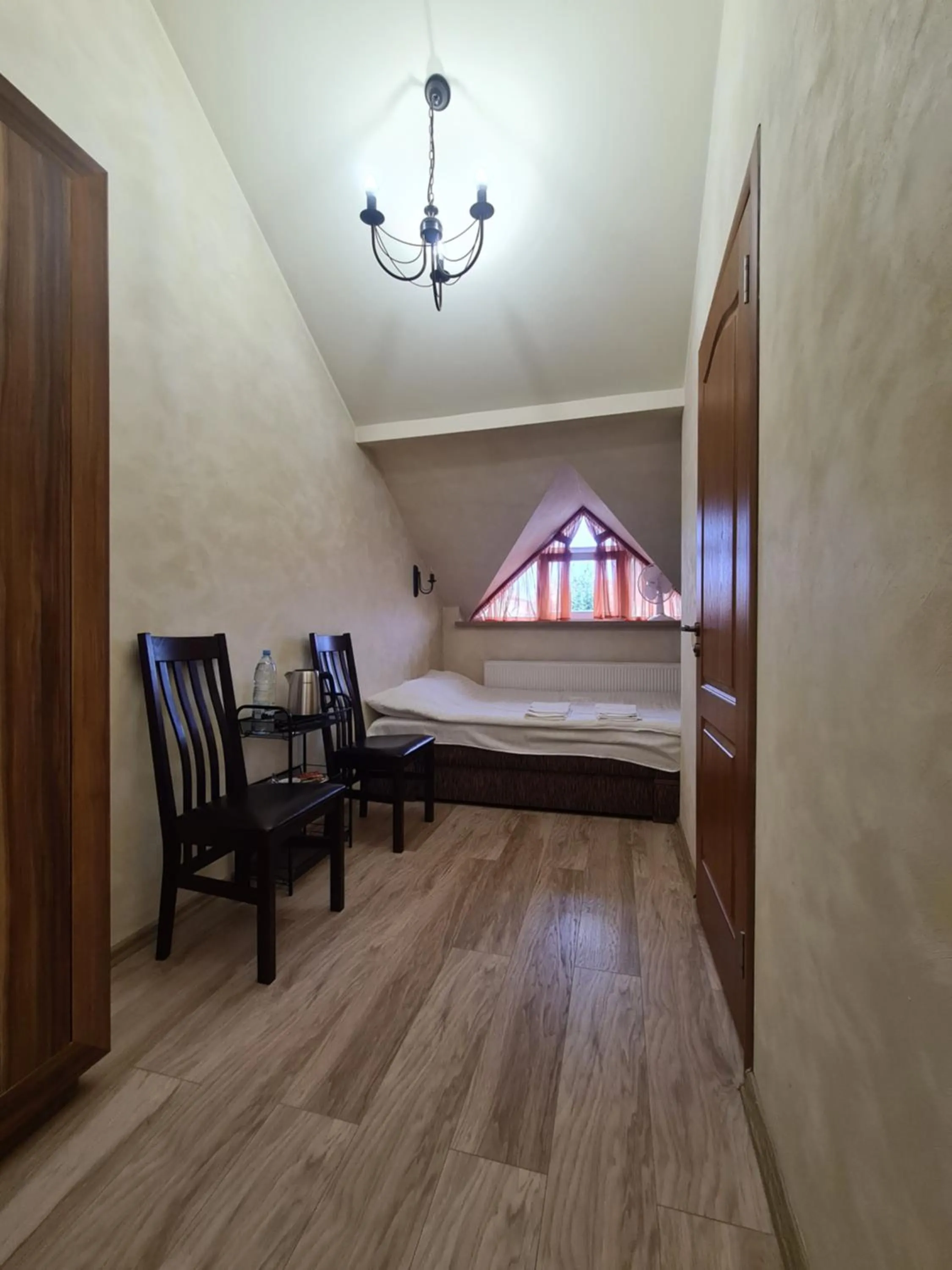 Photo of the whole room, Bed in Meldynas