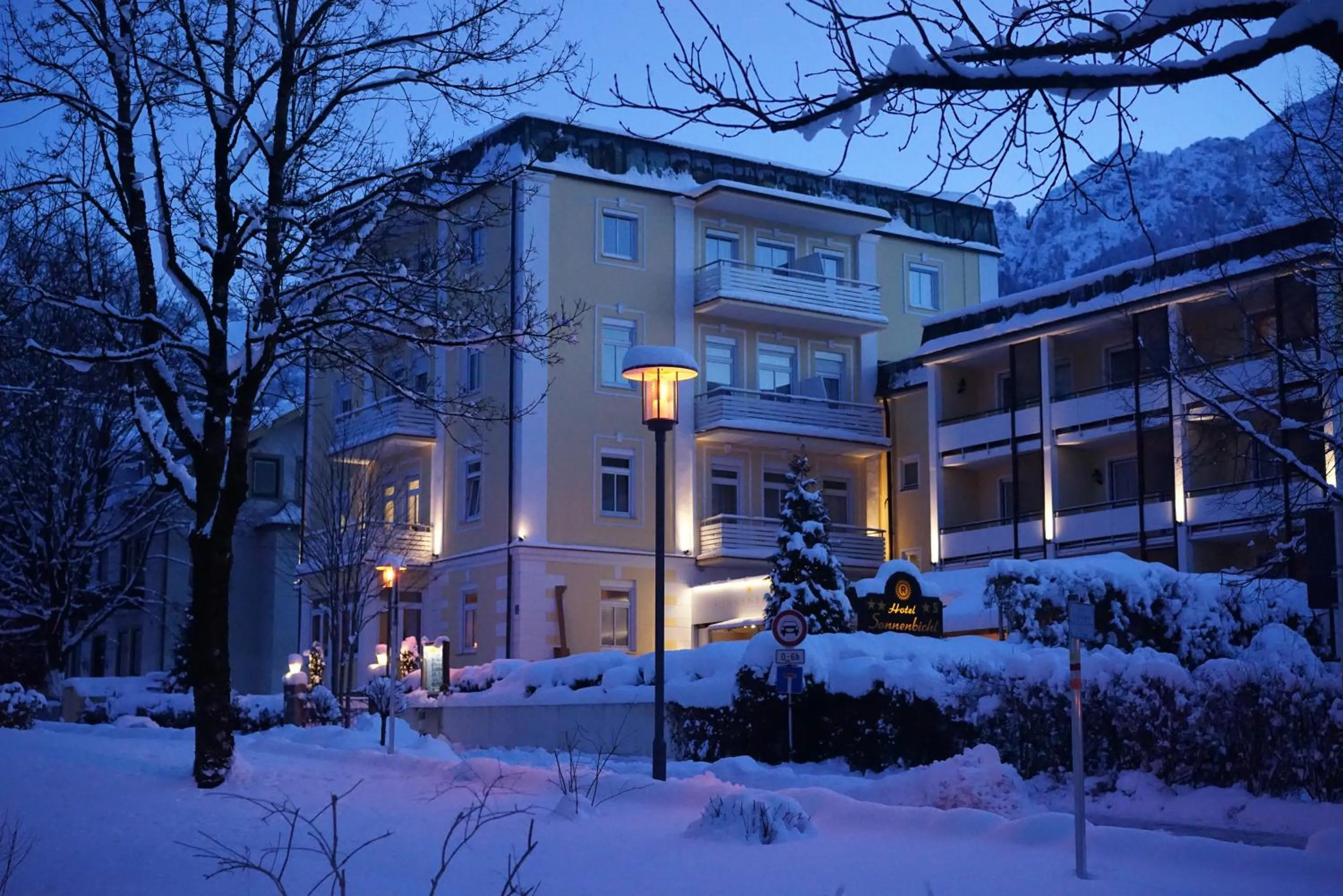 Facade/entrance, Winter in Hotel Sonnenbichl