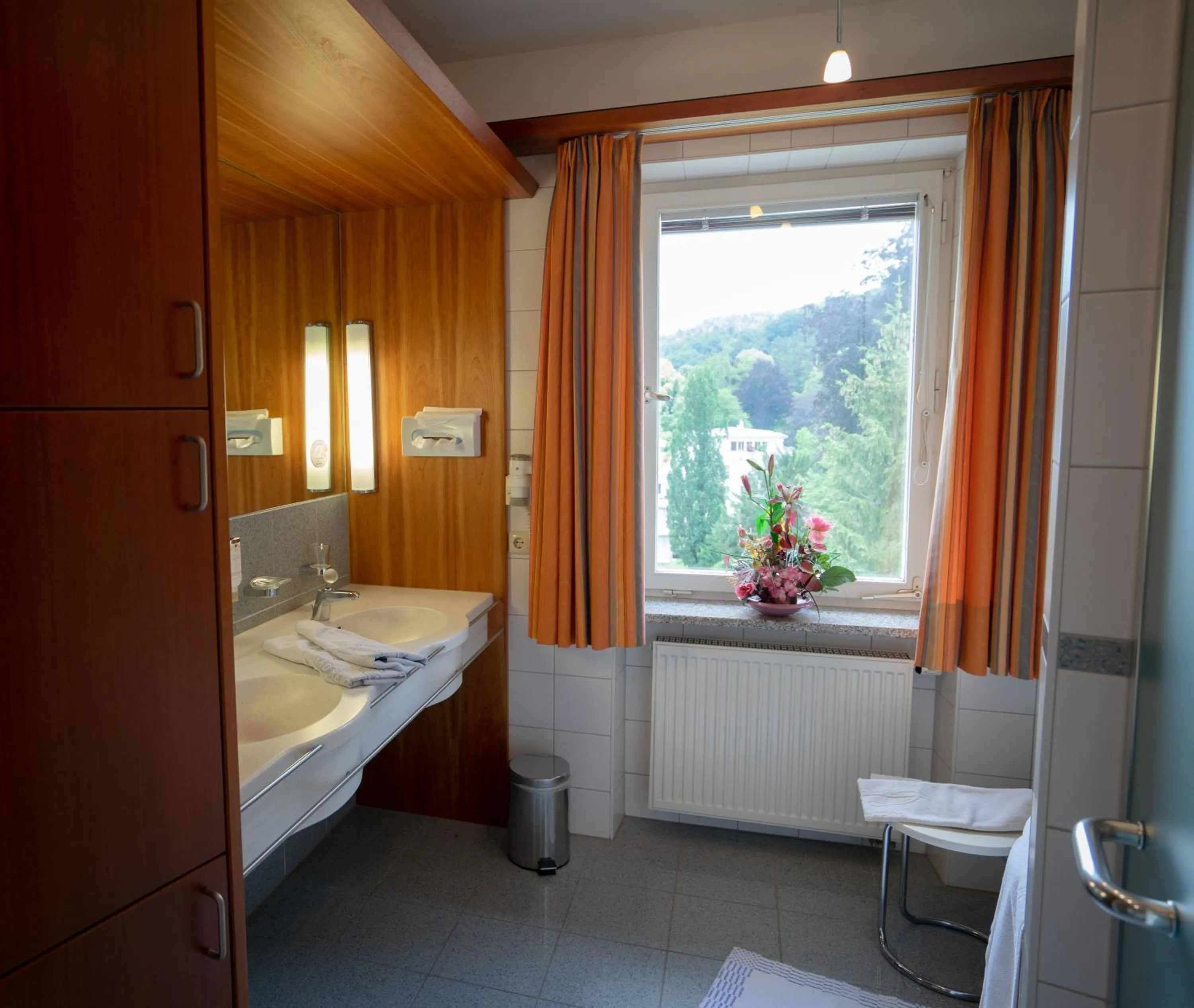 Bathroom, Bed in Hotel Sonnenbichl