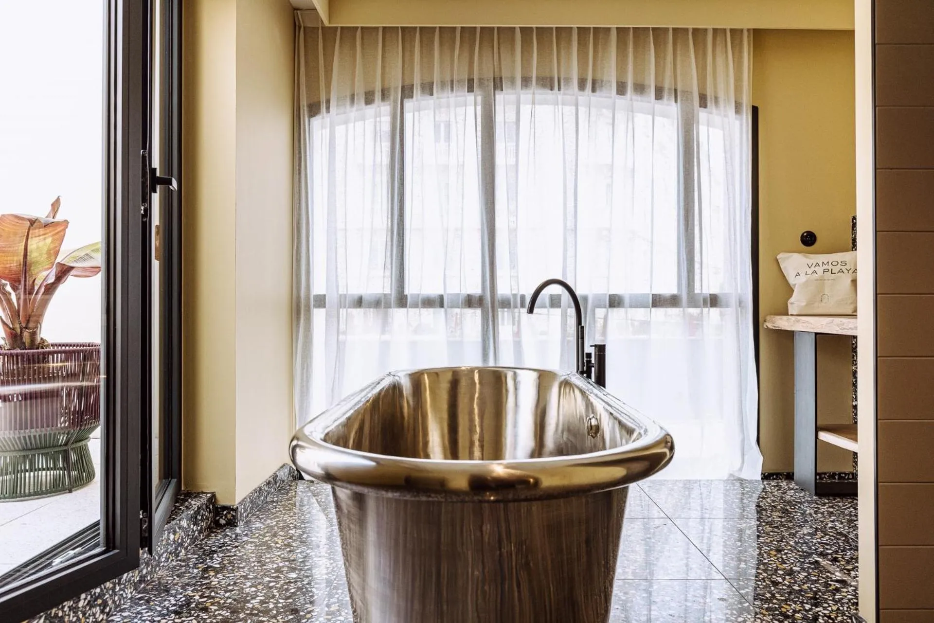 Bathroom in Le Garage Biarritz Hôtel