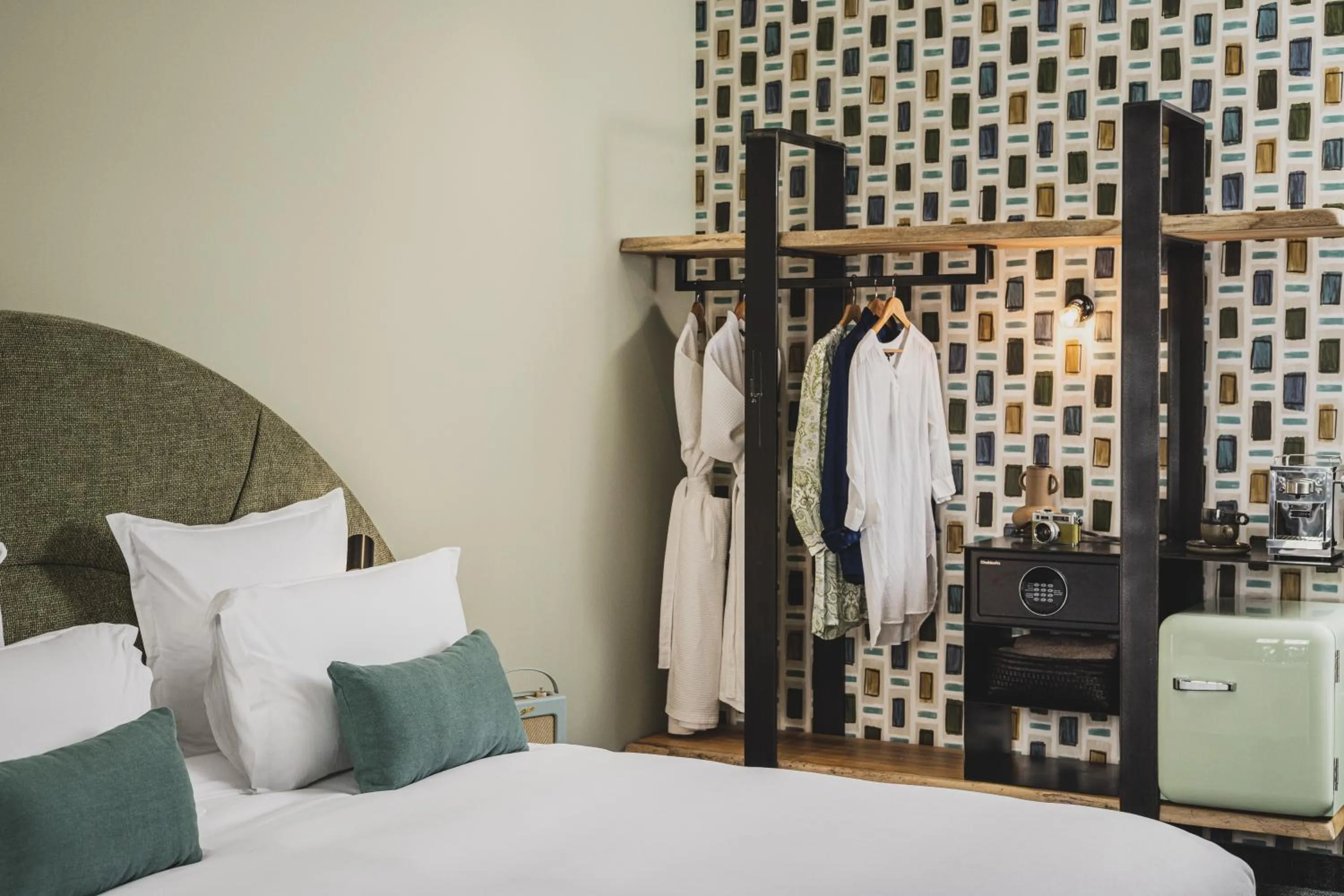 Bedroom, Bed in Le Garage Biarritz Hôtel