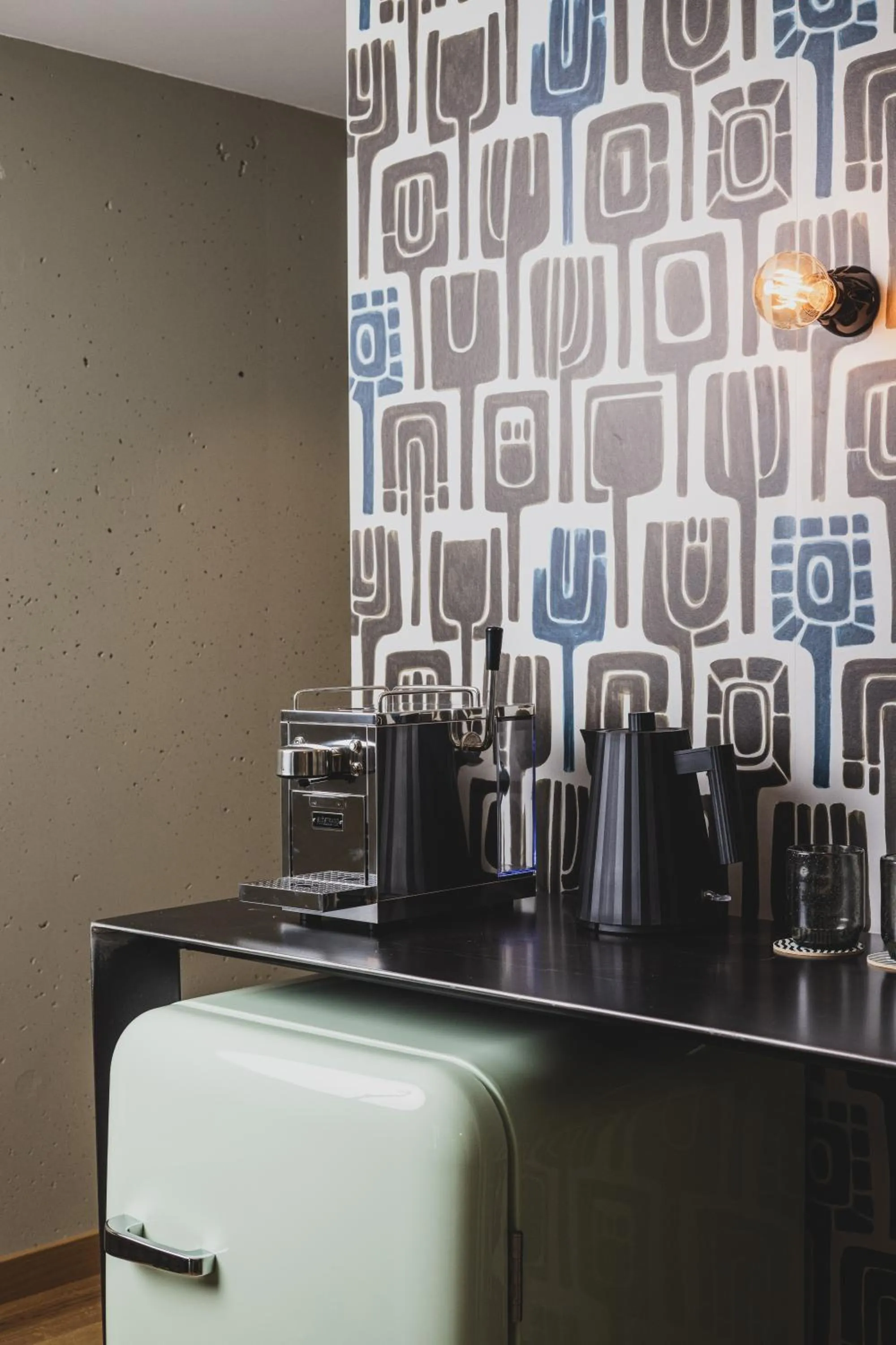 Coffee/tea facilities in Le Garage Biarritz Hôtel