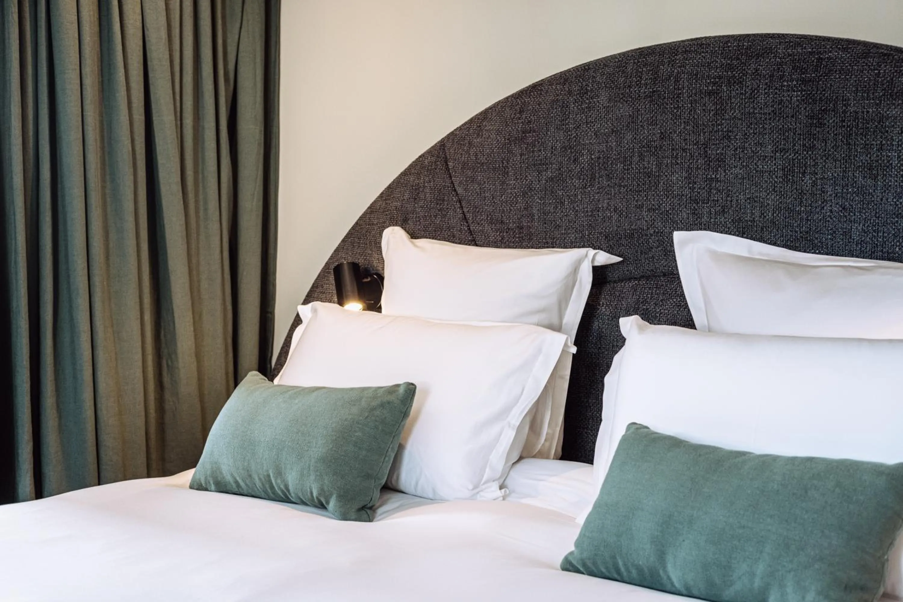 Bedroom, Bed in Le Garage Biarritz Hôtel