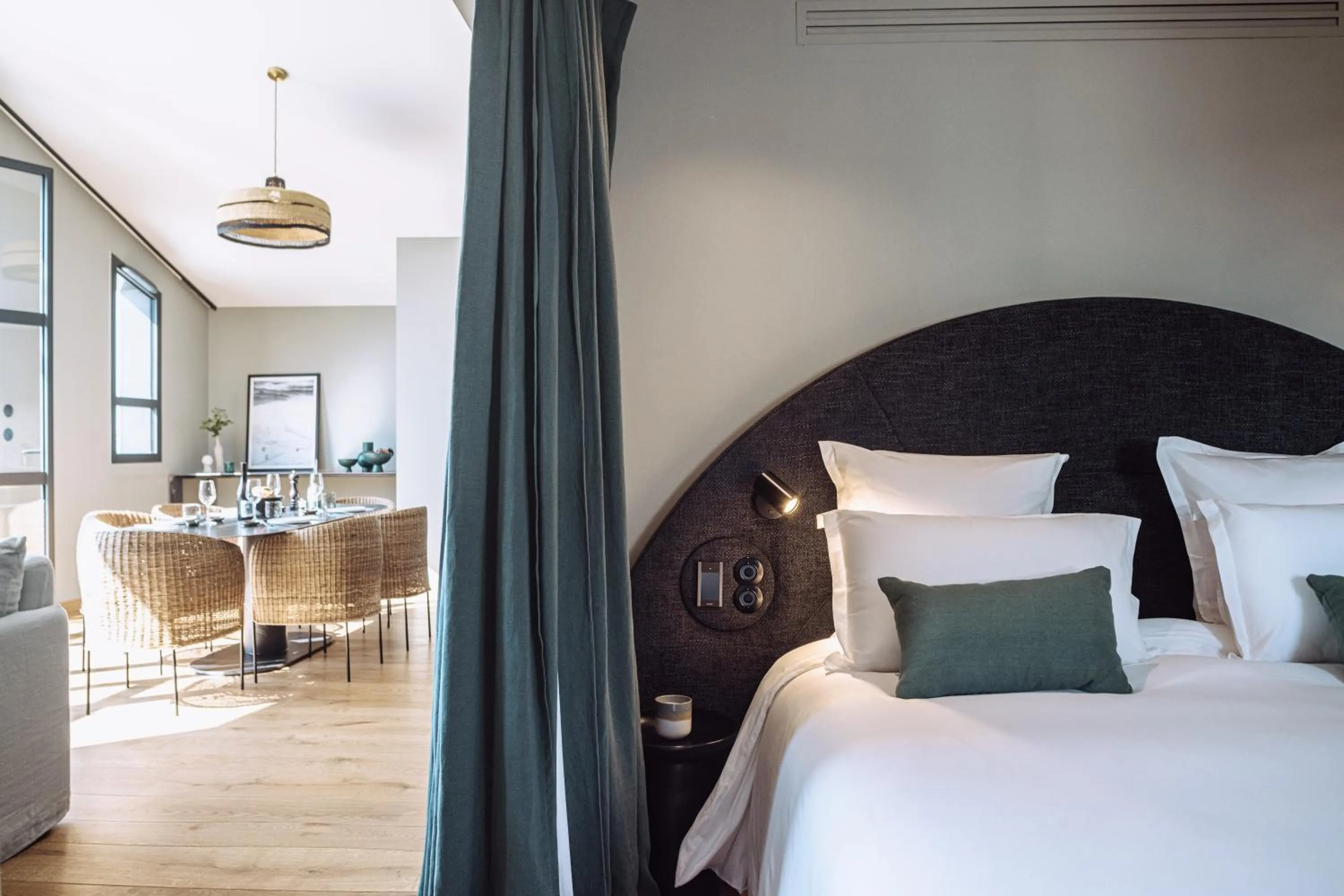 Bedroom, Bed in Le Garage Biarritz Hôtel