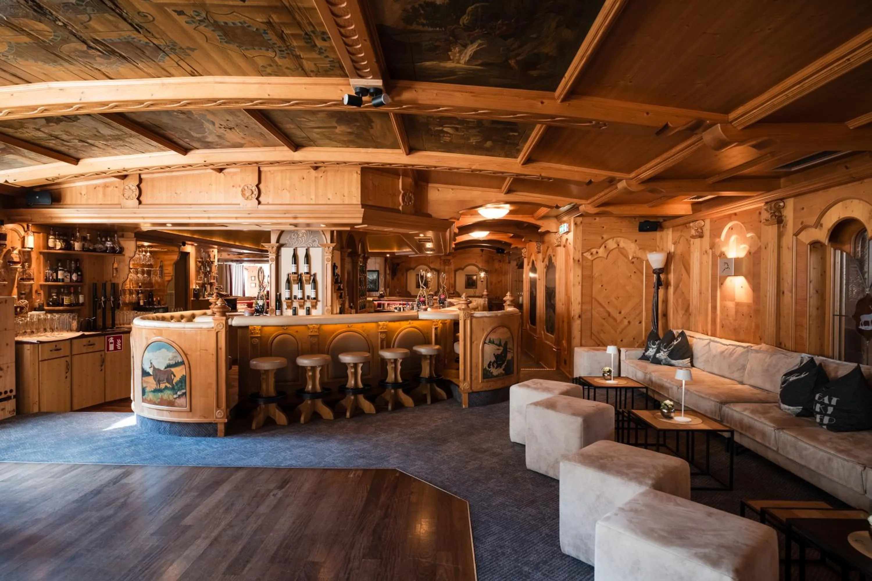 Lounge or bar in Relais&Châteaux Spa-Hotel Jagdhof