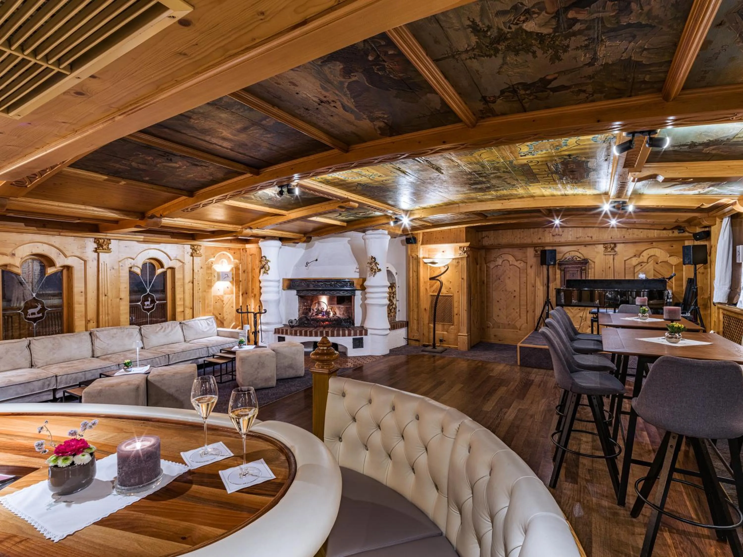 Lounge or bar in Relais&Châteaux Spa-Hotel Jagdhof